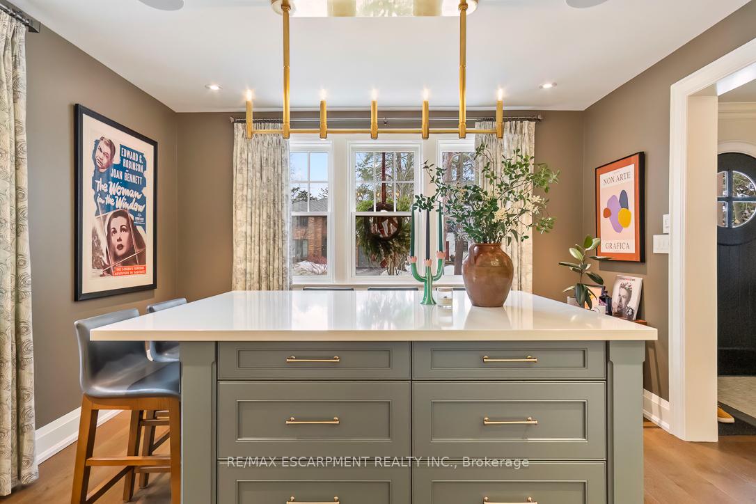 Photo 7 of 534 Emerald Street, Burlington, Brant — HOMEH