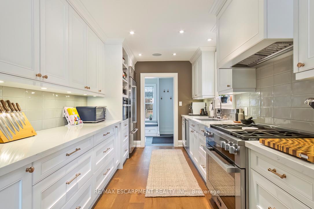 Photo 9 of 534 Emerald Street, Burlington, Brant — HOMEH