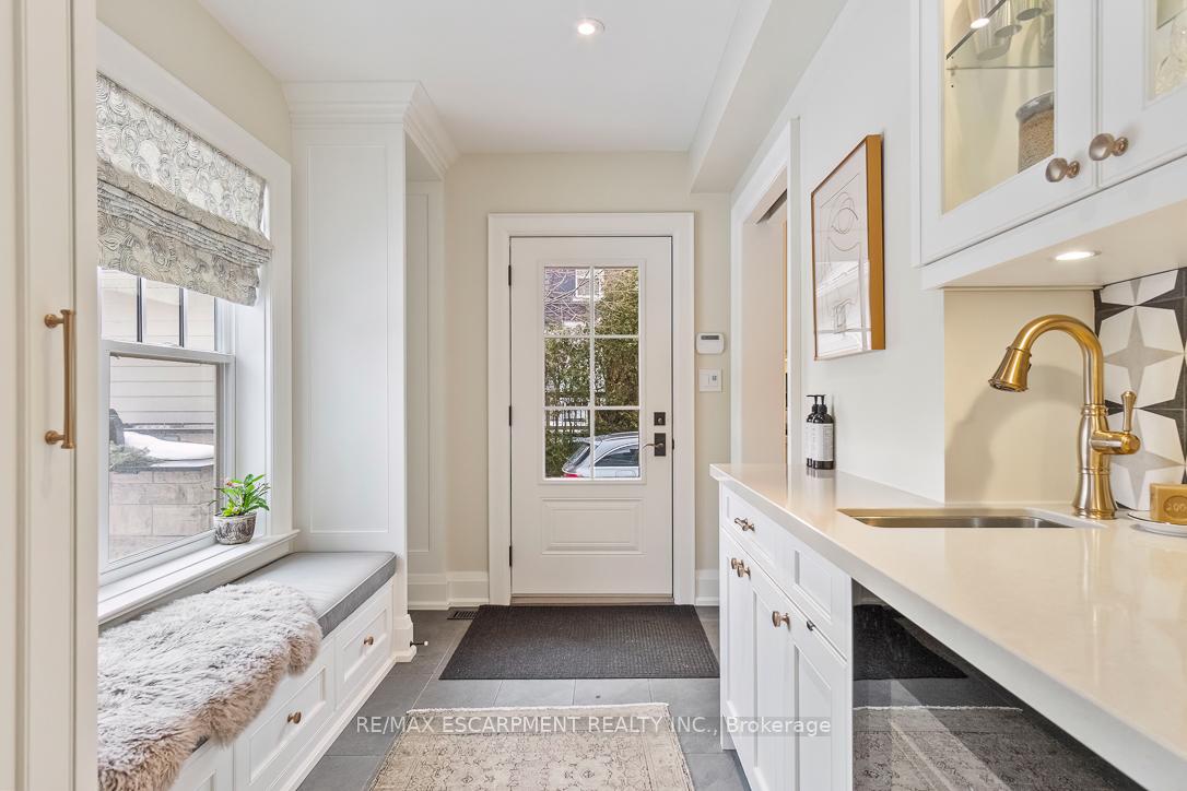 Photo 10 of 534 Emerald Street, Burlington, Brant — HOMEH