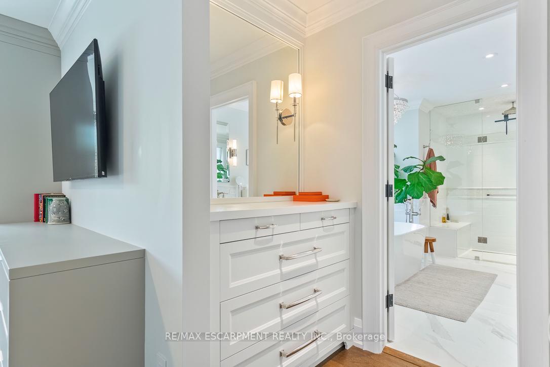 Photo 23 of 534 Emerald Street, Burlington, Brant — HOMEH