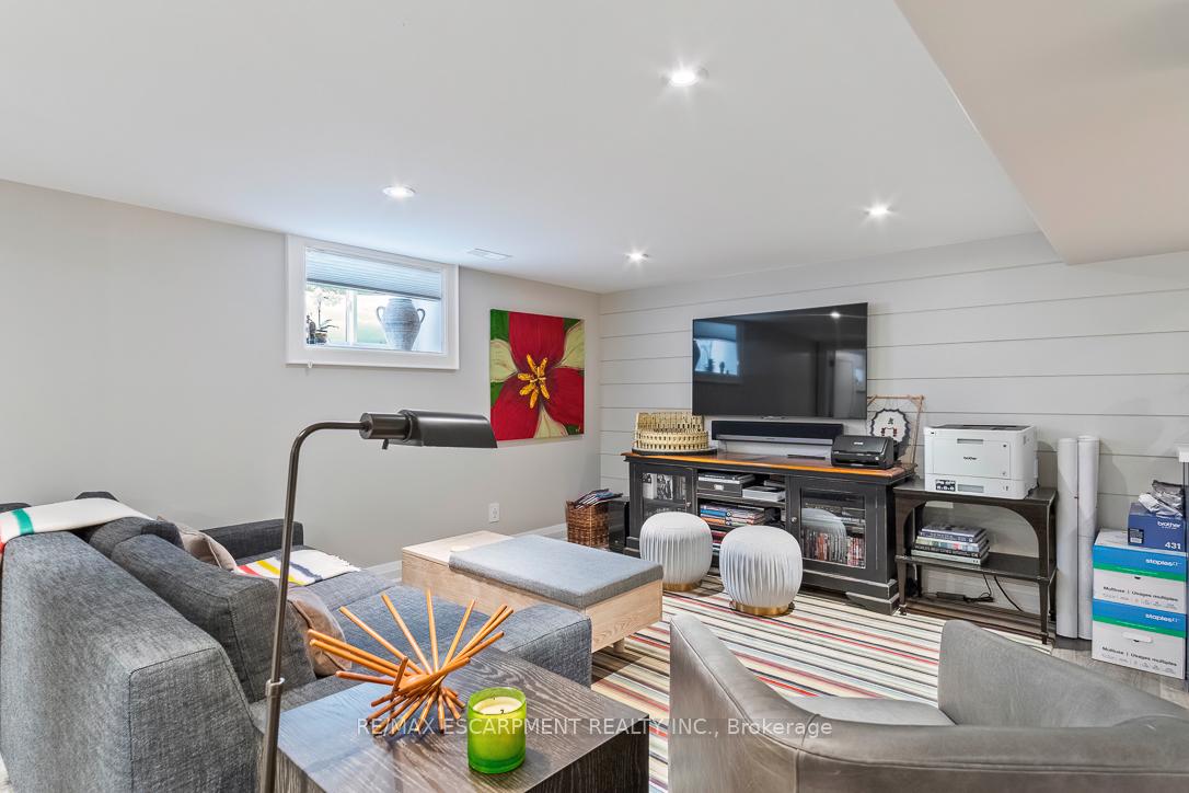 Photo 35 of 534 Emerald Street, Burlington, Brant — HOMEH