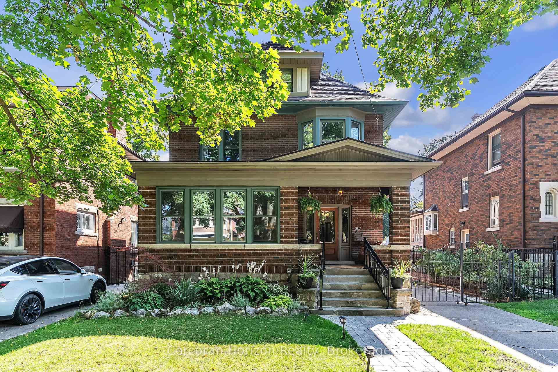 Photo 3 of 121 St Clair Avenue, Hamilton, St. Clair — HOMEH
