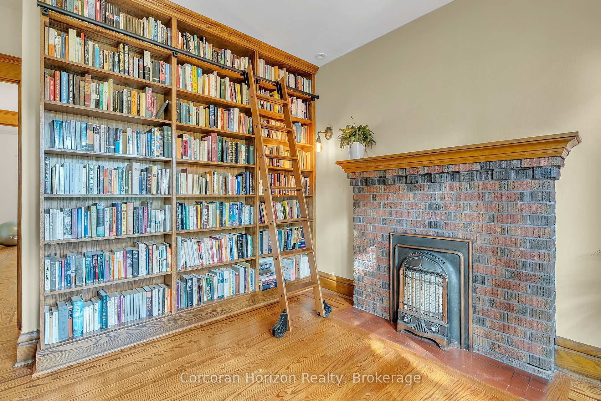 Photo 25 of 121 St Clair Avenue, Hamilton, St. Clair — HOMEH