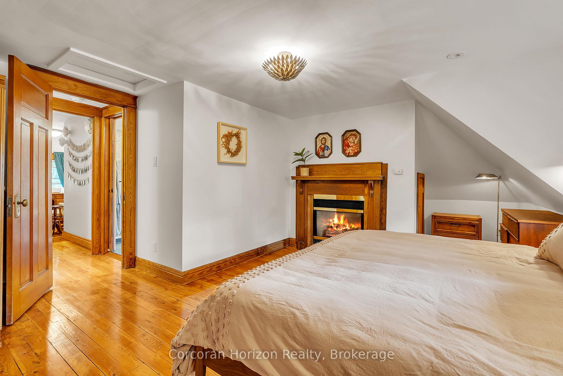 Photo 31 of 121 St Clair Avenue, Hamilton, St. Clair — HOMEH