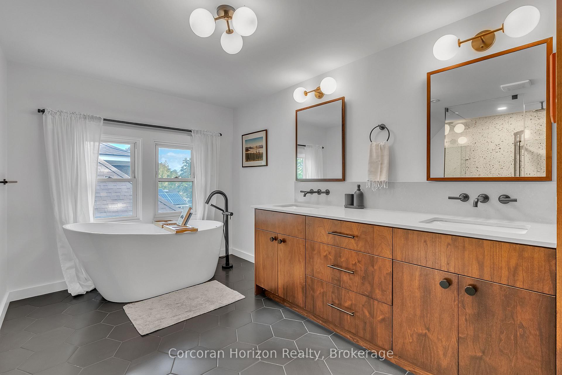 Photo 35 of 121 St Clair Avenue, Hamilton, St. Clair — HOMEH