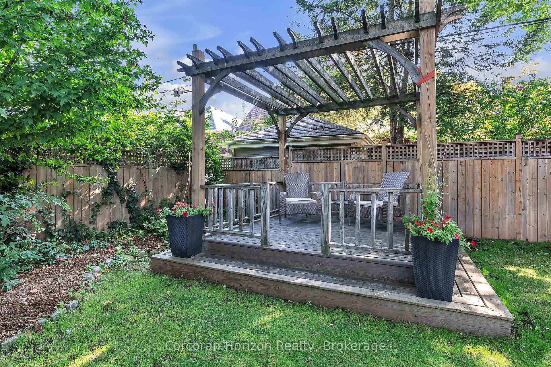 Photo 39 of 121 St Clair Avenue, Hamilton, St. Clair — HOMEH