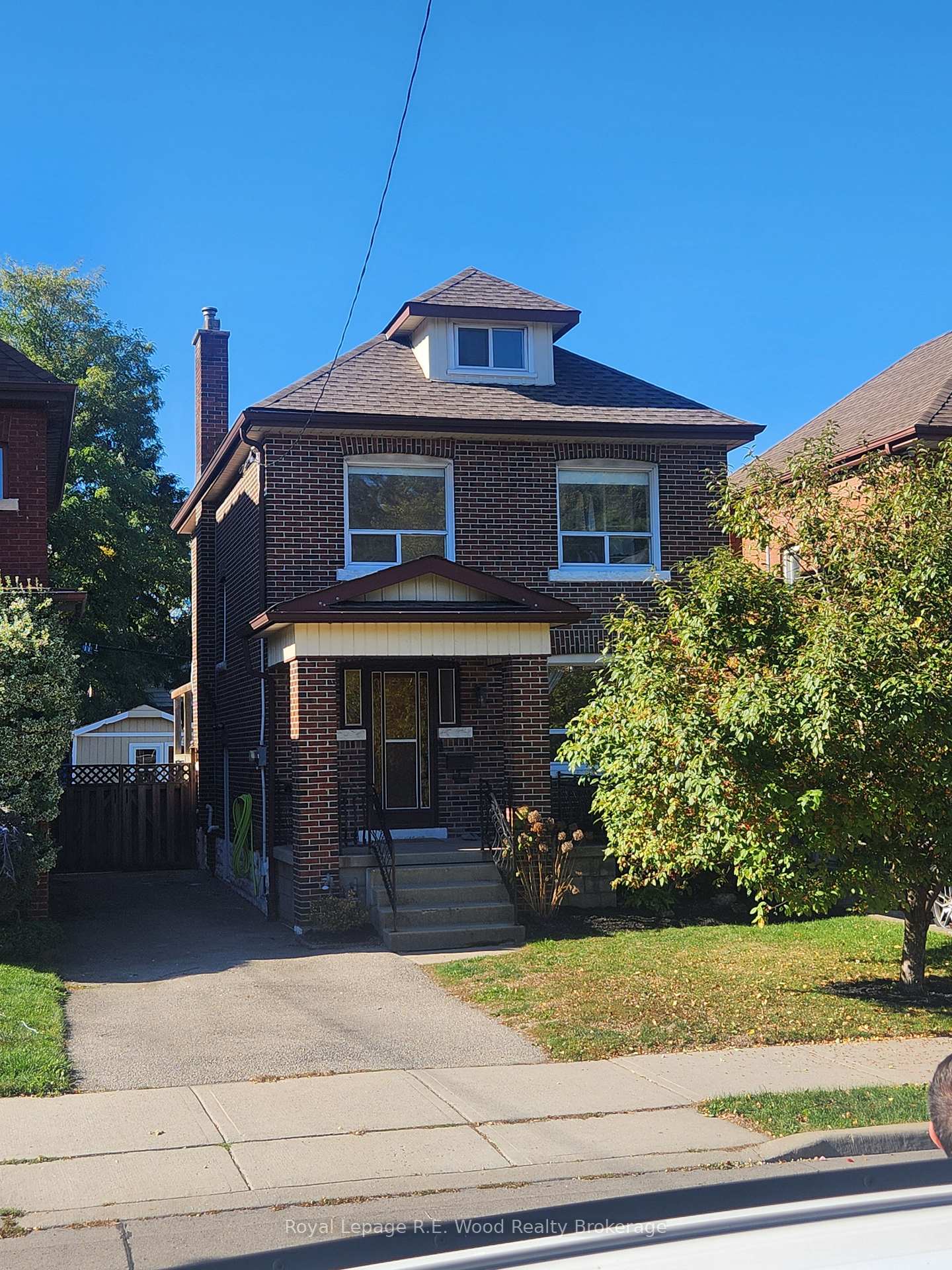 Front of 252 Graham Avenue S