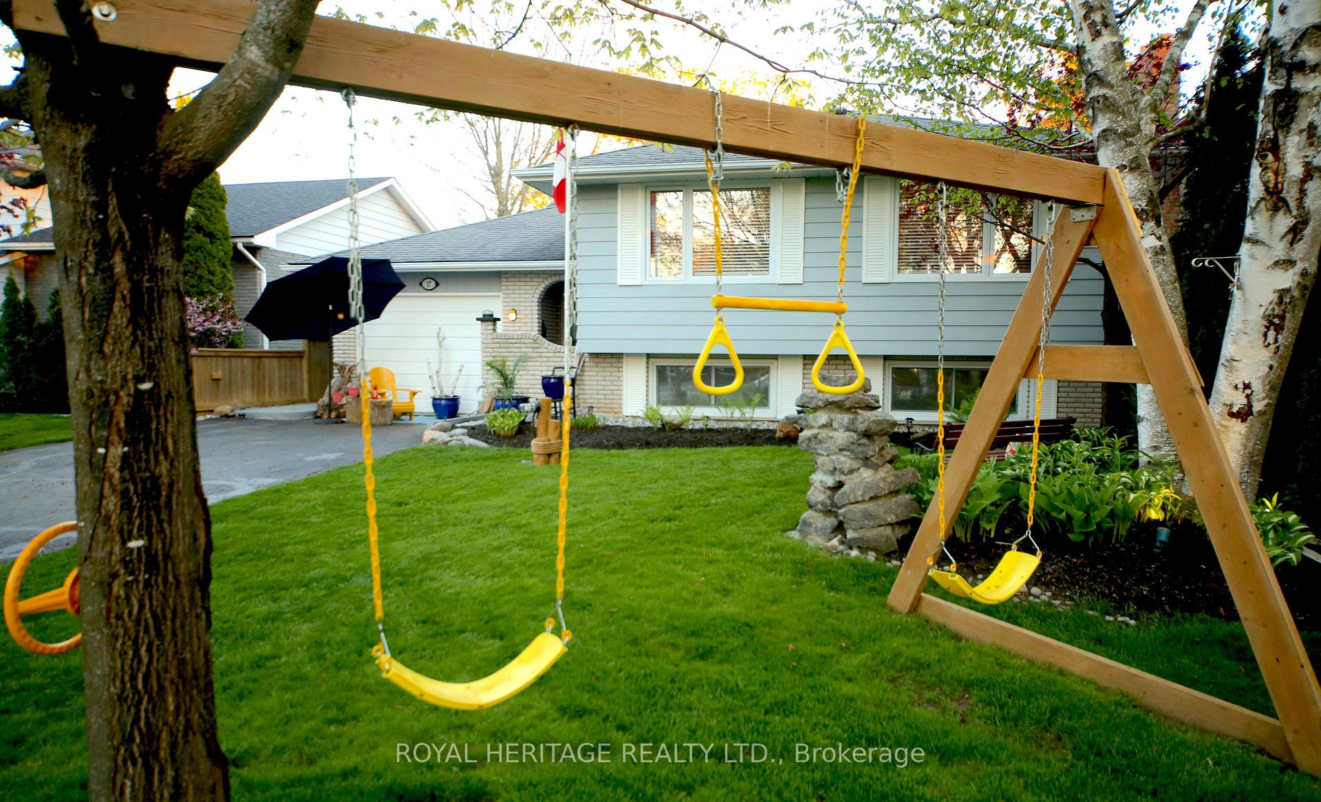 Photo 3 of 17 Briarwood Crescent, Belleville, Belleville Ward — HOMEH