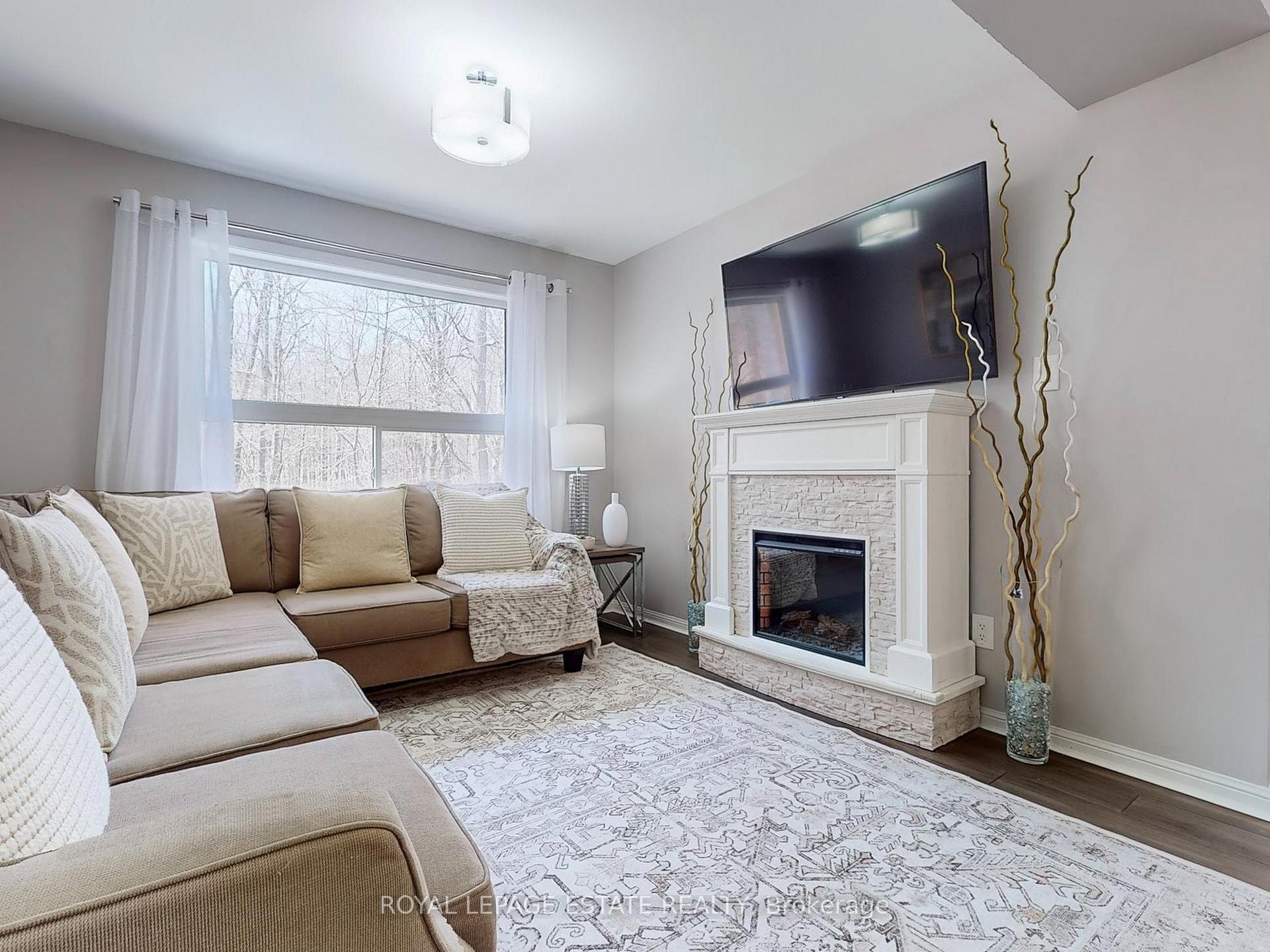 Photo 12 of 98 Hawthorne Crescent, Barrie, Ardagh — HOMEH