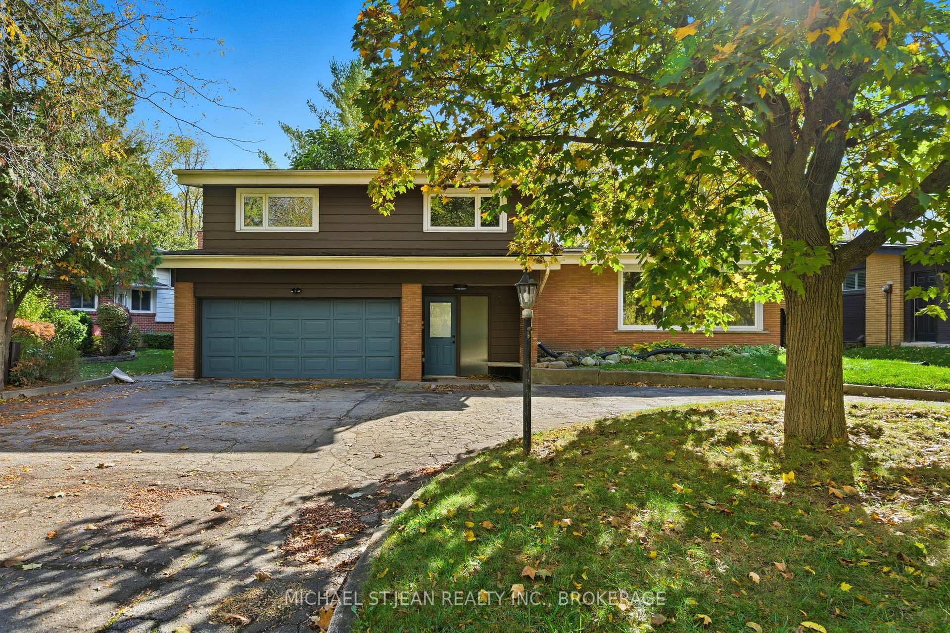 Photo 2 of 117 Little John Road, Hamilton, Dundas — HOMEH