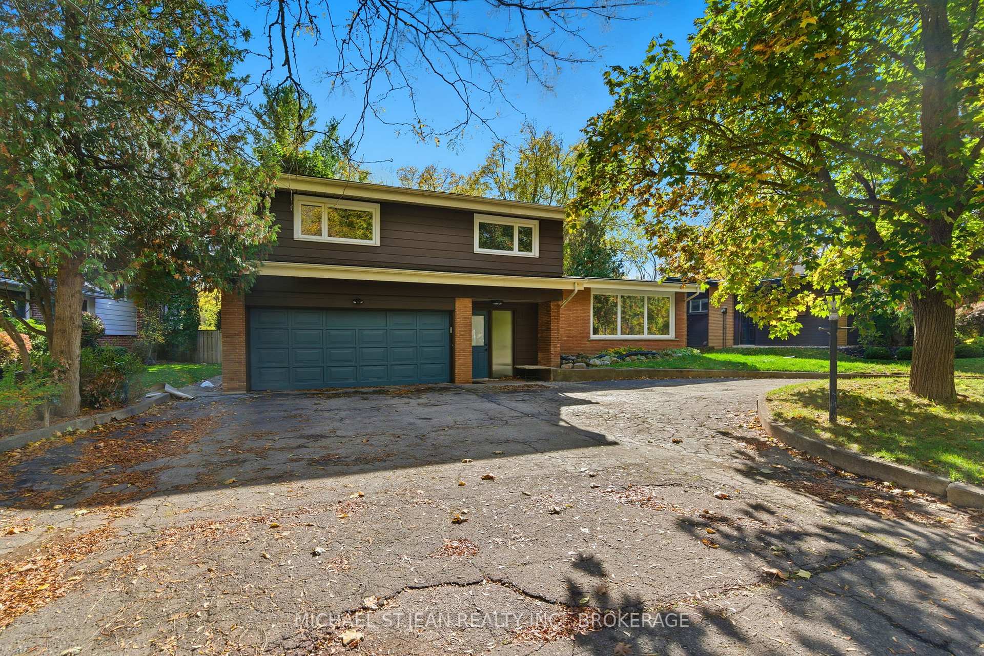 Photo 3 of 117 Little John Road, Hamilton, Dundas — HOMEH
