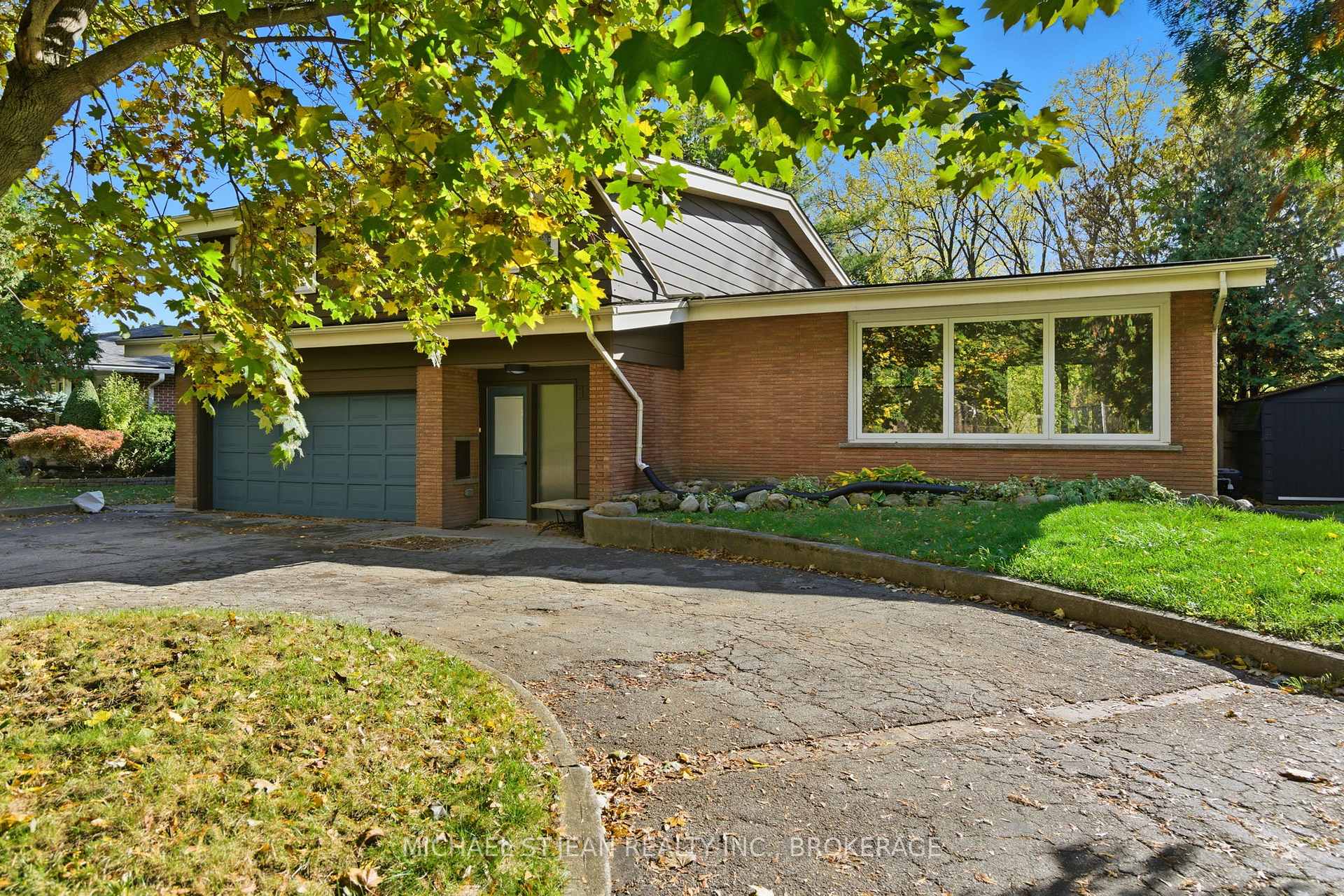 Photo 4 of 117 Little John Road, Hamilton, Dundas — HOMEH
