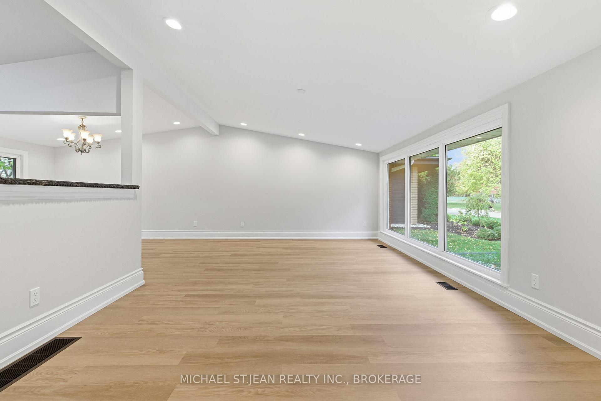 Photo 13 of 117 Little John Road, Hamilton, Dundas — HOMEH