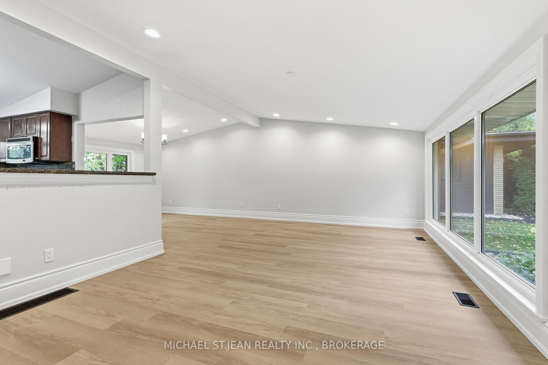 Photo 14 of 117 Little John Road, Hamilton, Dundas — HOMEH