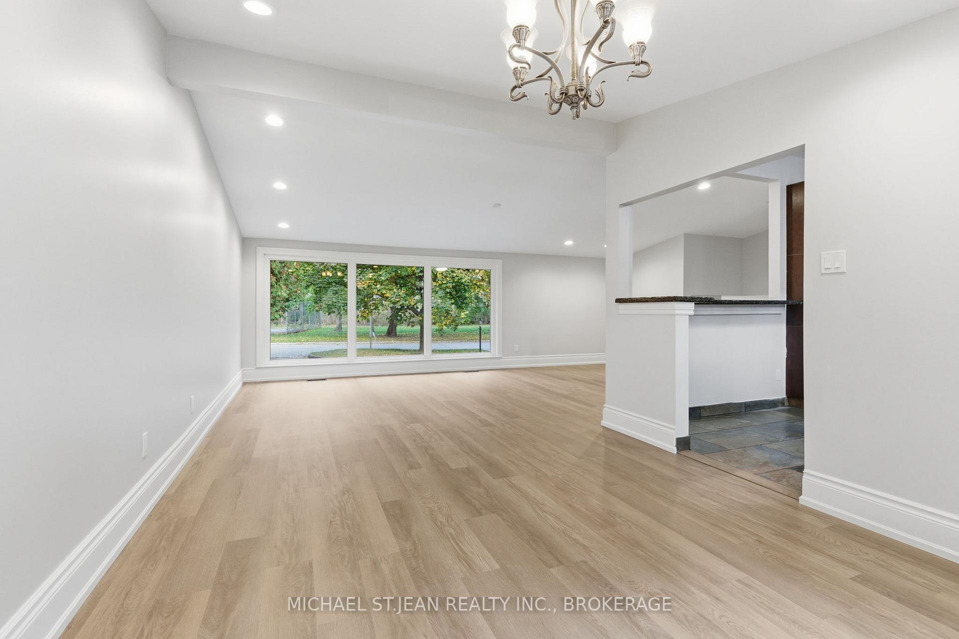 Photo 16 of 117 Little John Road, Hamilton, Dundas — HOMEH