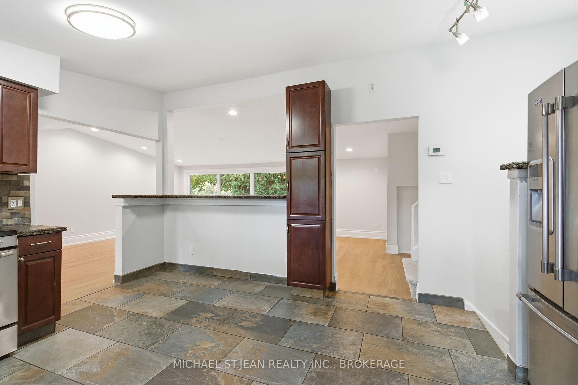 Photo 19 of 117 Little John Road, Hamilton, Dundas — HOMEH