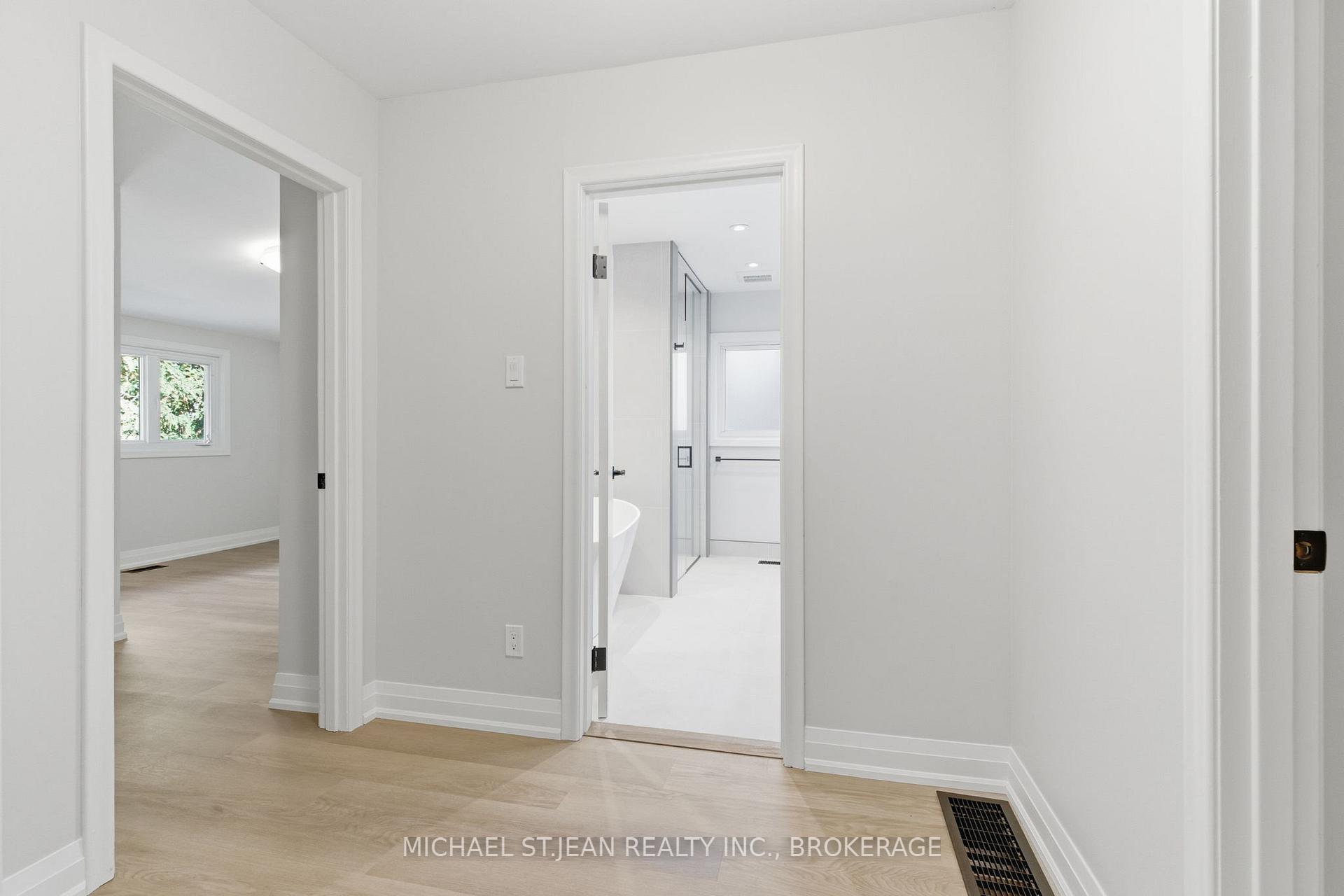 Photo 20 of 117 Little John Road, Hamilton, Dundas — HOMEH