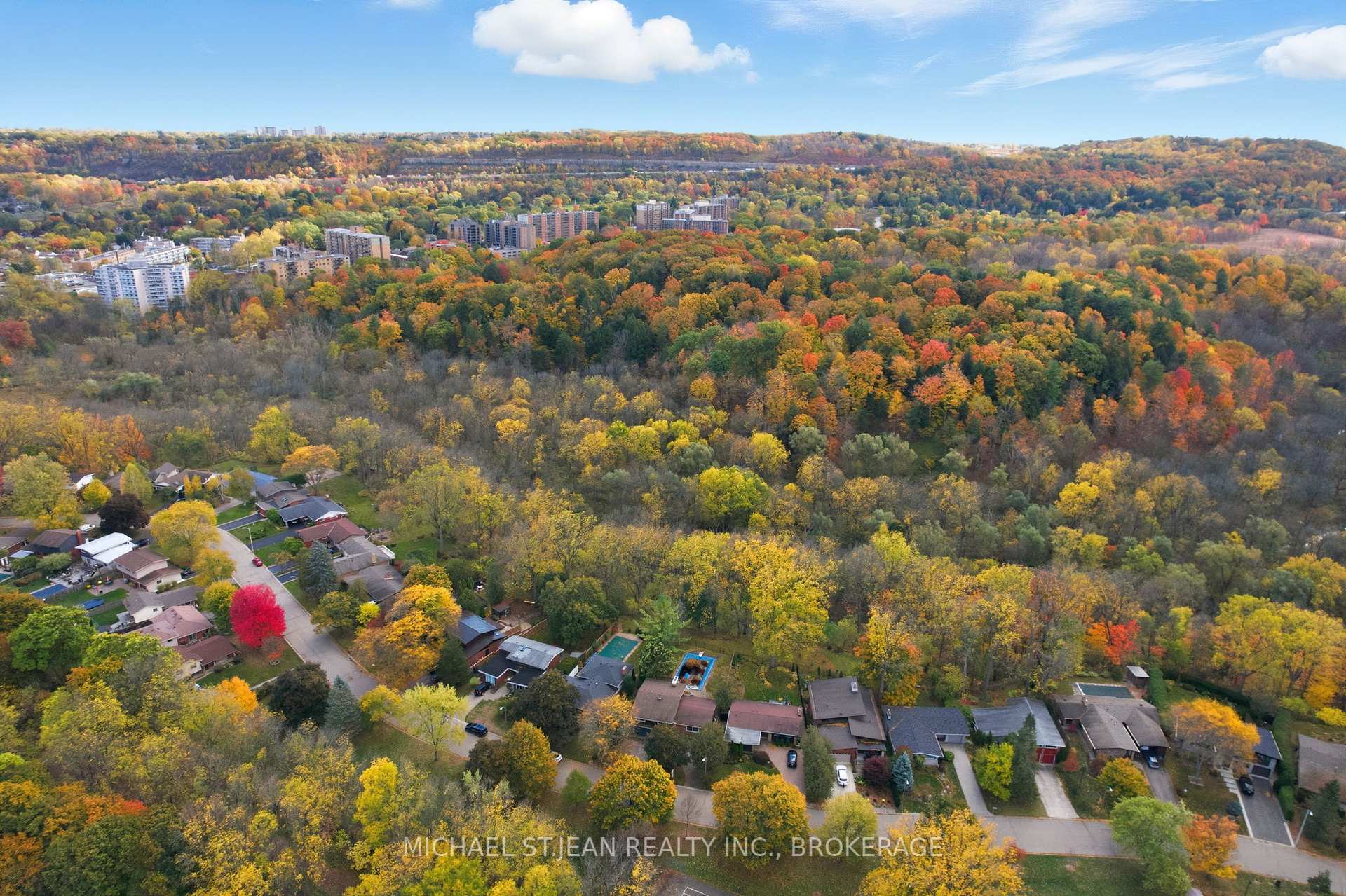 Photo 36 of 117 Little John Road, Hamilton, Dundas — HOMEH