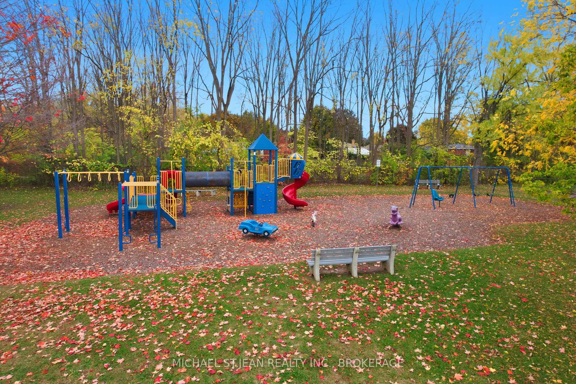 Photo 37 of 117 Little John Road, Hamilton, Dundas — HOMEH