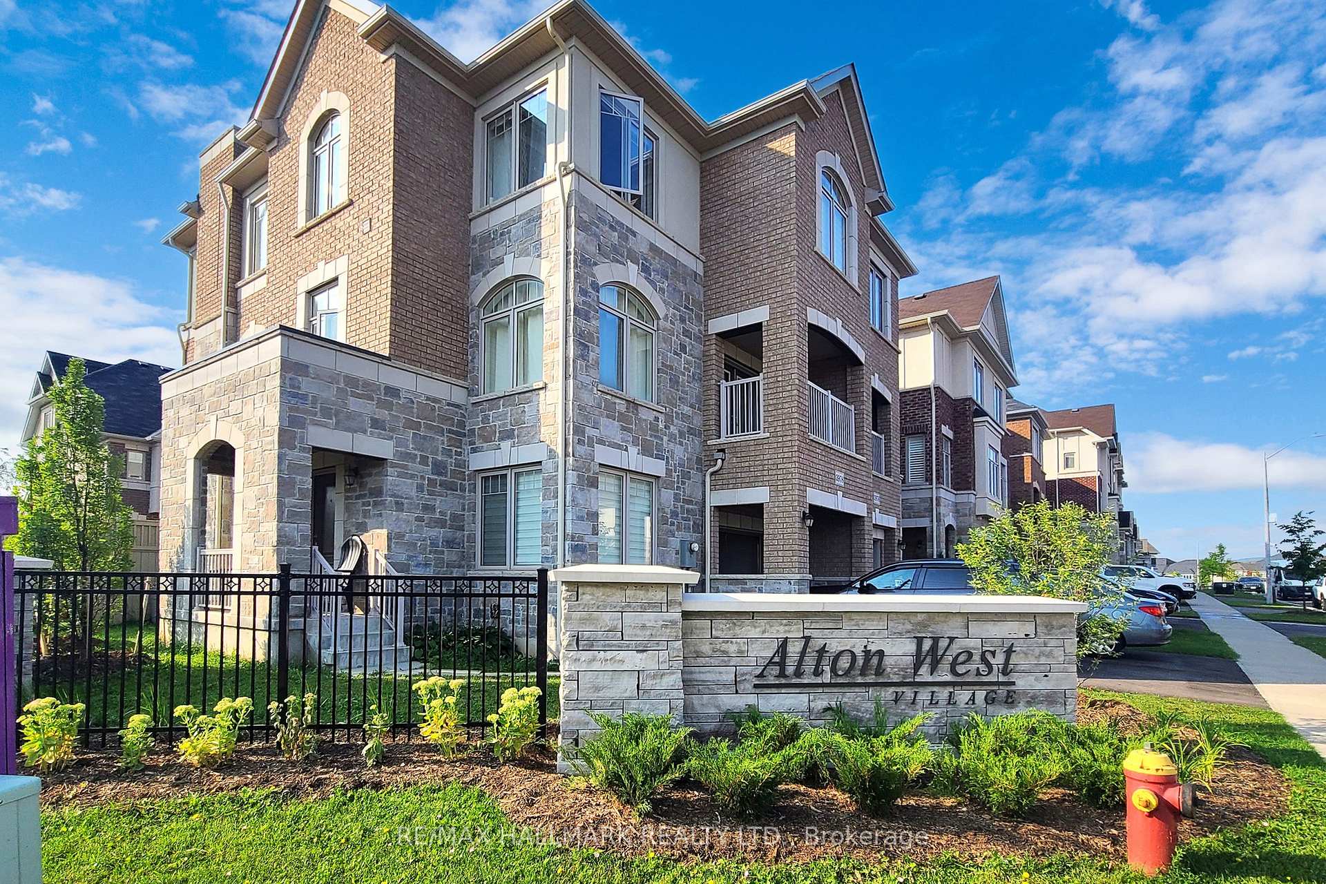 Photo 1 of 3962 Thomas Alton Boulevard, Burlington, Alton — HOMEH