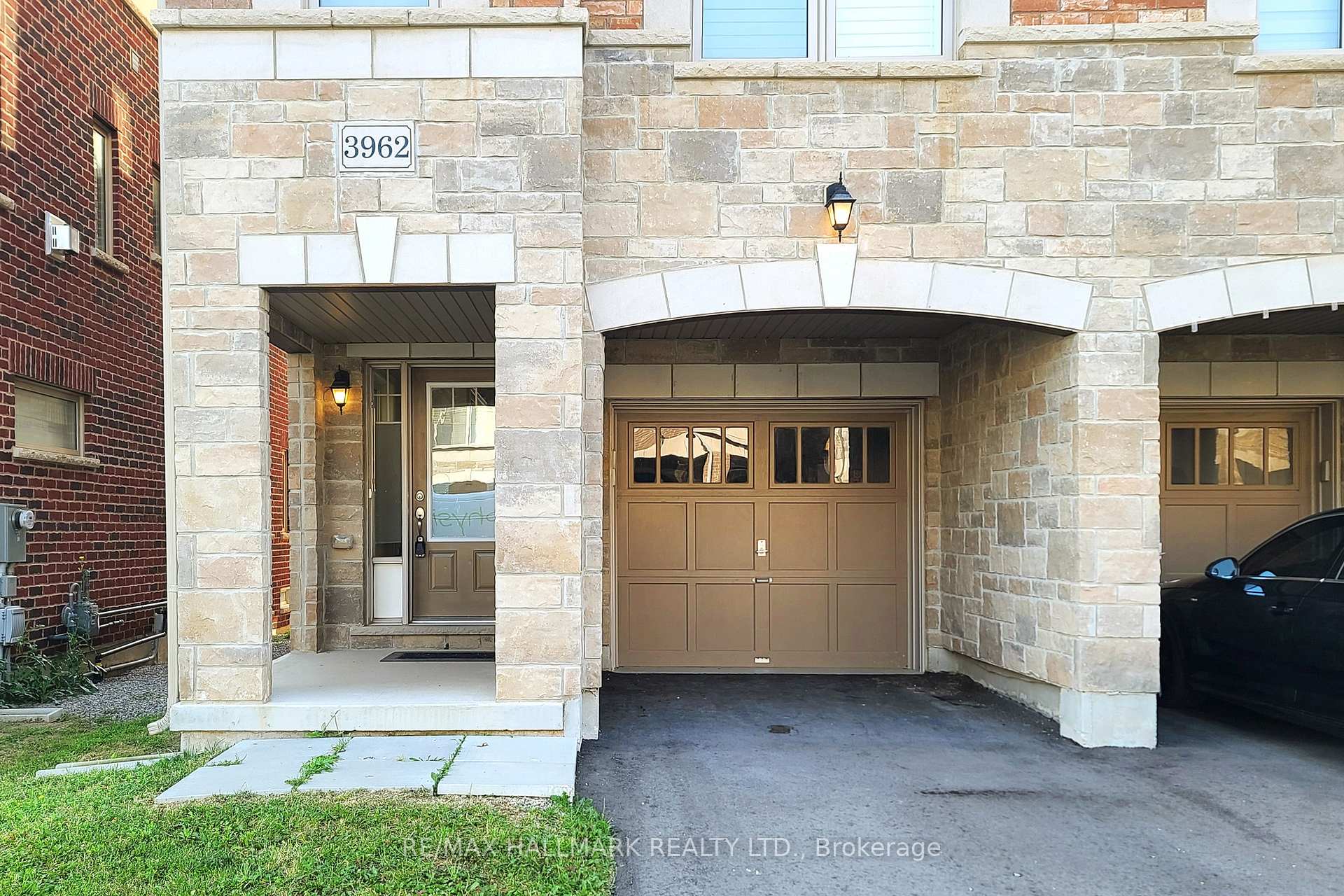 Photo 2 of 3962 Thomas Alton Boulevard, Burlington, Alton — HOMEH