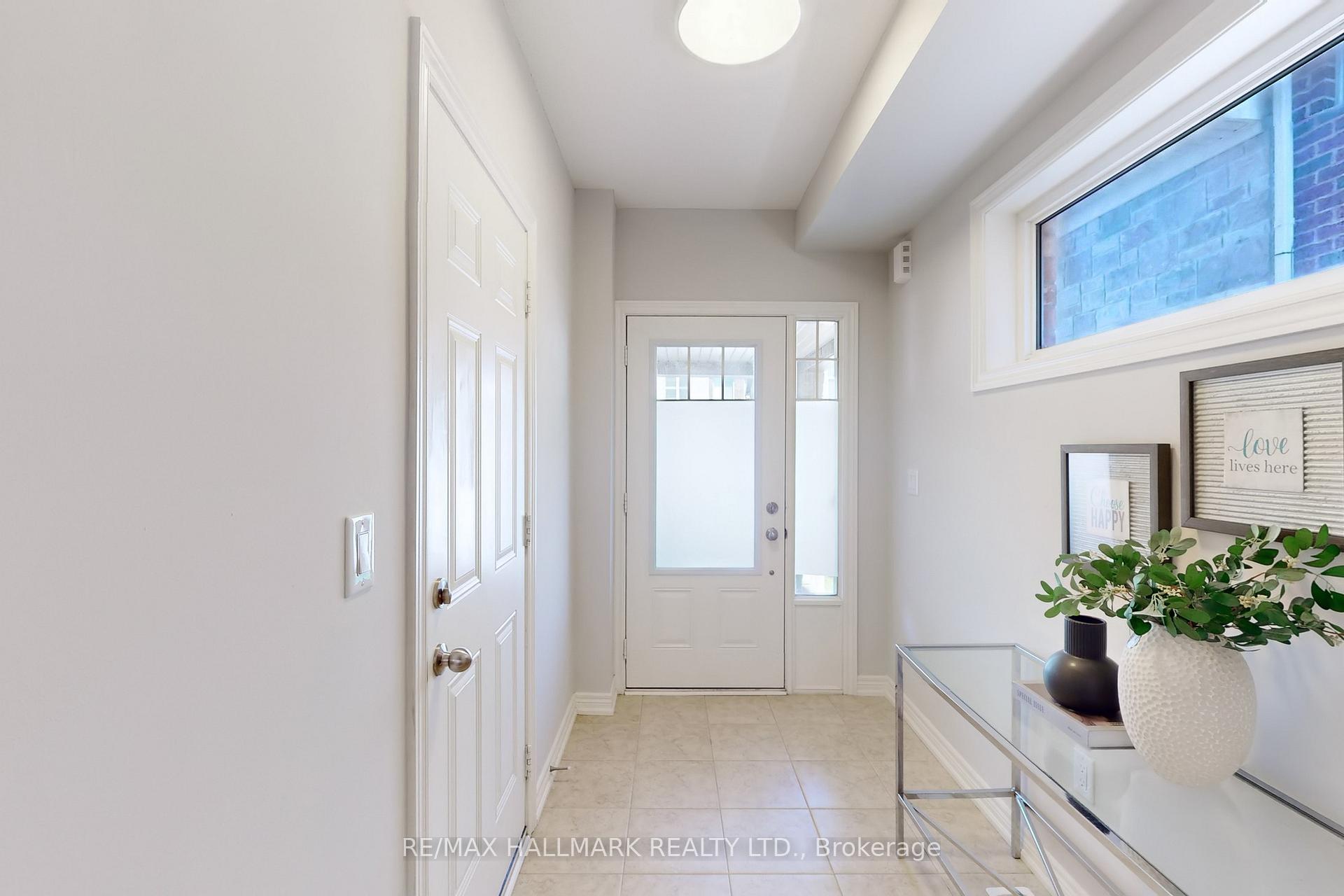 Photo 4 of 3962 Thomas Alton Boulevard, Burlington, Alton — HOMEH
