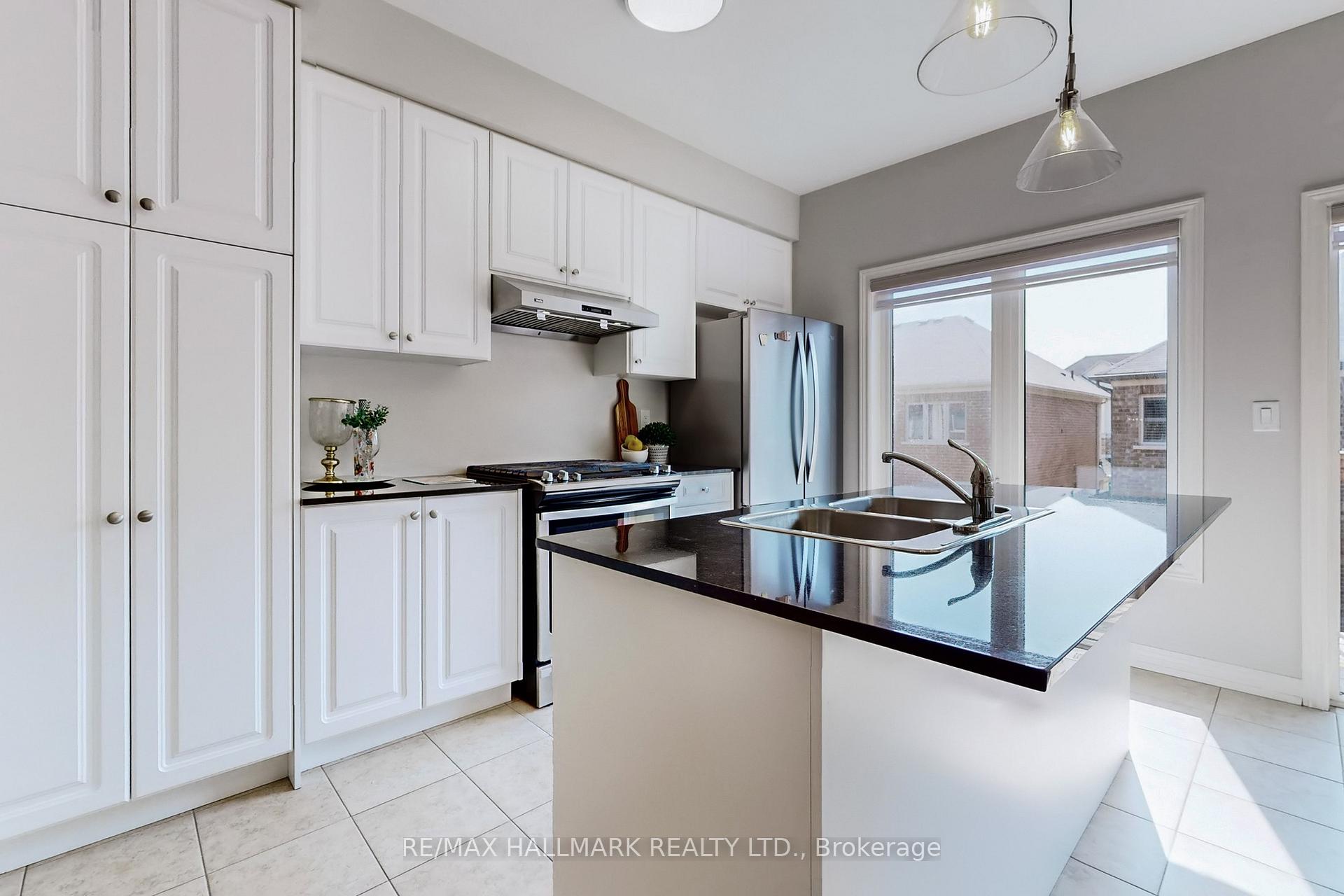 Photo 17 of 3962 Thomas Alton Boulevard, Burlington, Alton — HOMEH