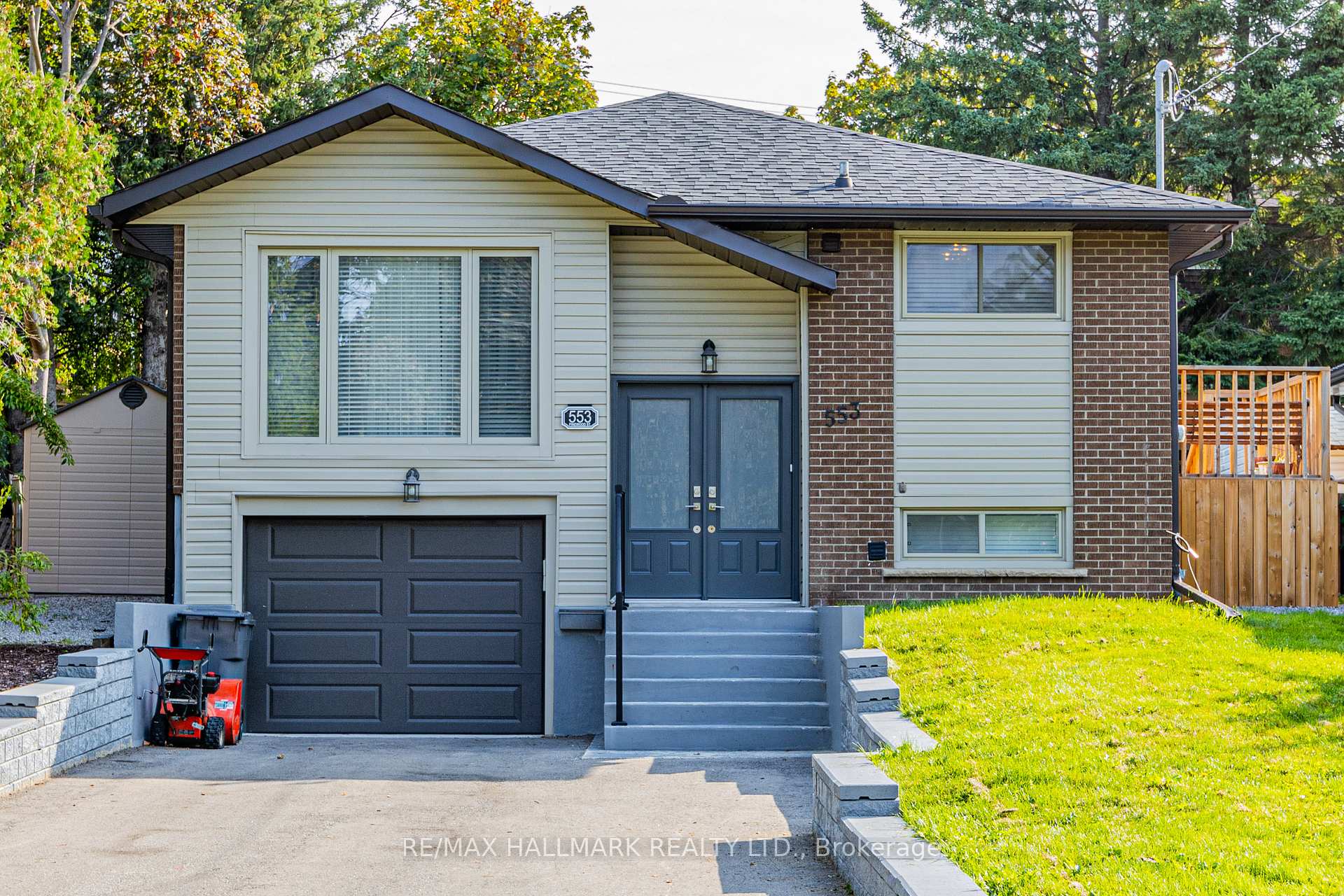 Front of 553 Pinewood Street