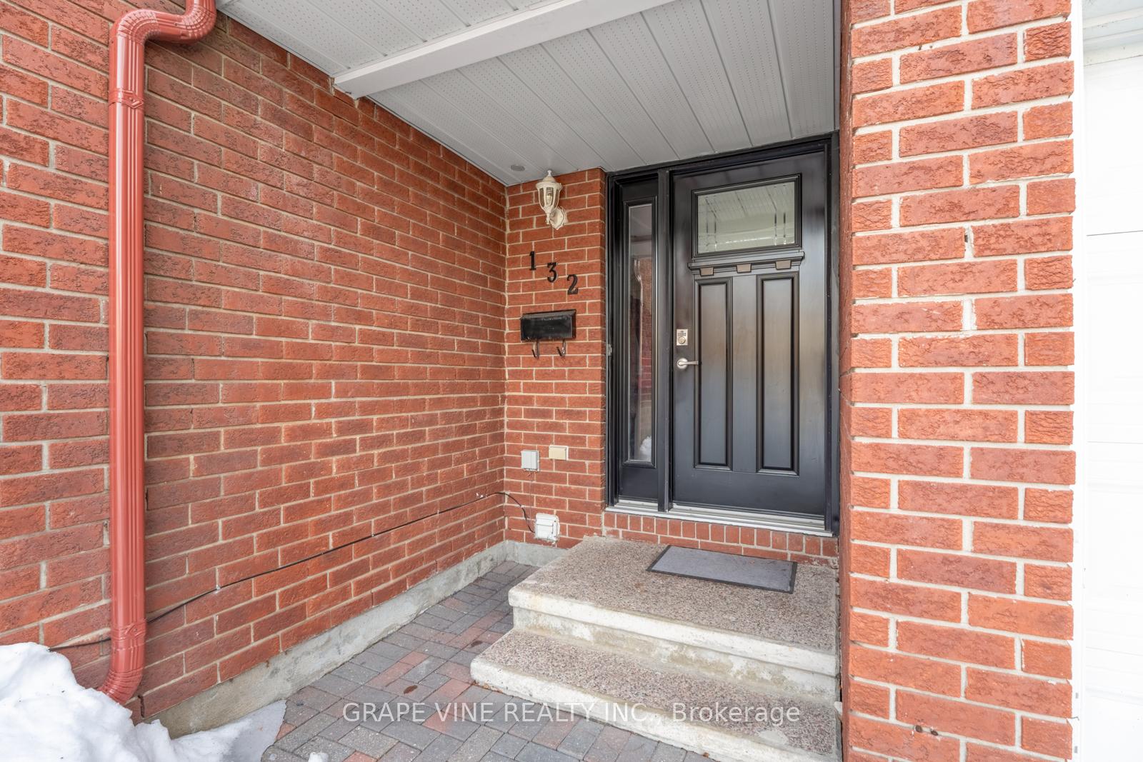Photo 3 of 132 Pickwick Drive, Ottawa, Barrhaven - Cedargrove/Fraserdale — HOMEH
