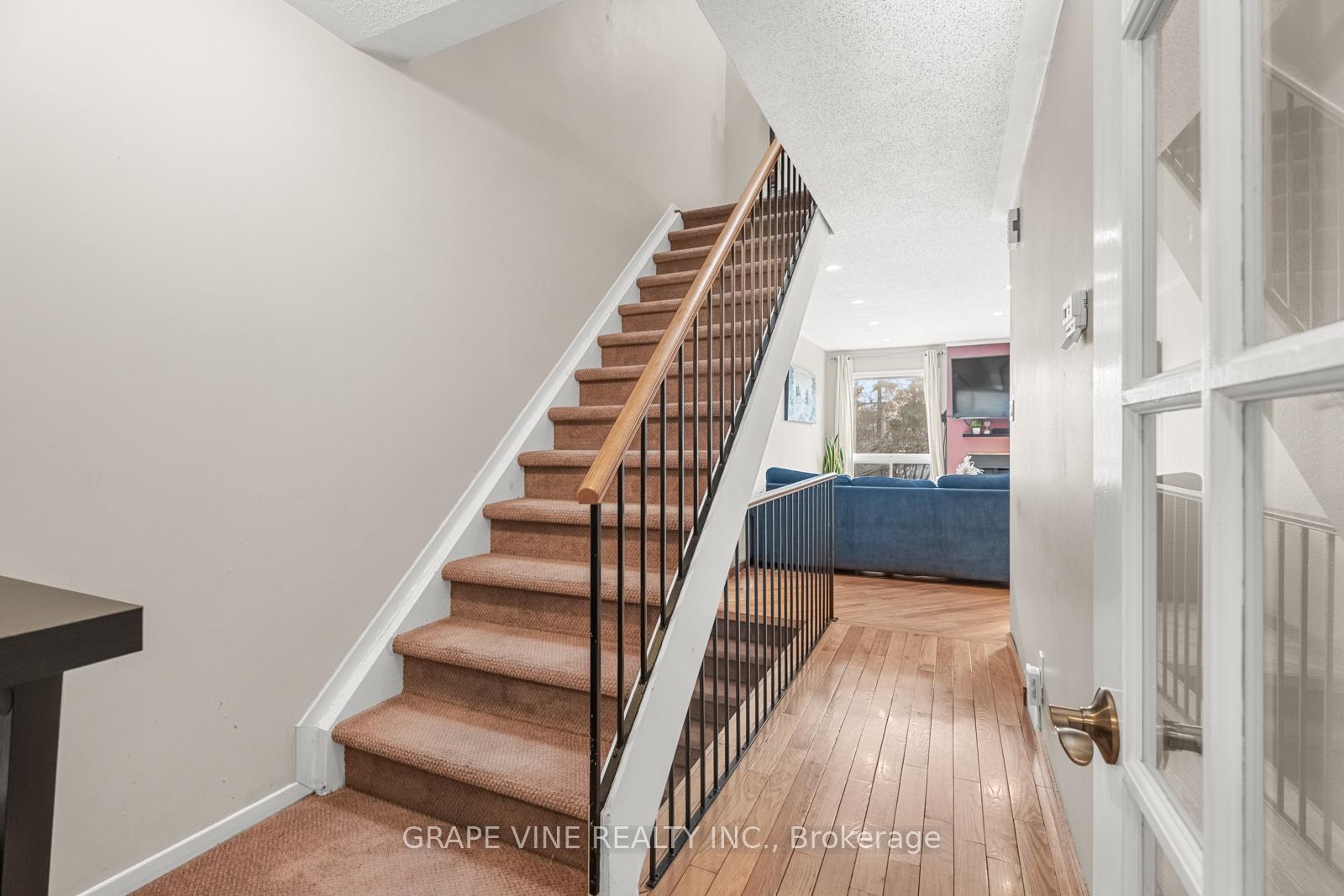 Photo 7 of 132 Pickwick Drive, Ottawa, Barrhaven - Cedargrove/Fraserdale — HOMEH