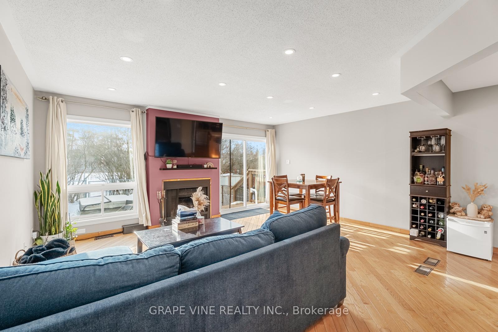 Photo 8 of 132 Pickwick Drive, Ottawa, Barrhaven - Cedargrove/Fraserdale — HOMEH