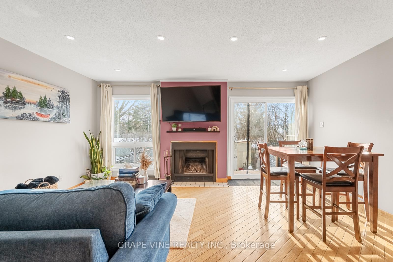 Photo 9 of 132 Pickwick Drive, Ottawa, Barrhaven - Cedargrove/Fraserdale — HOMEH