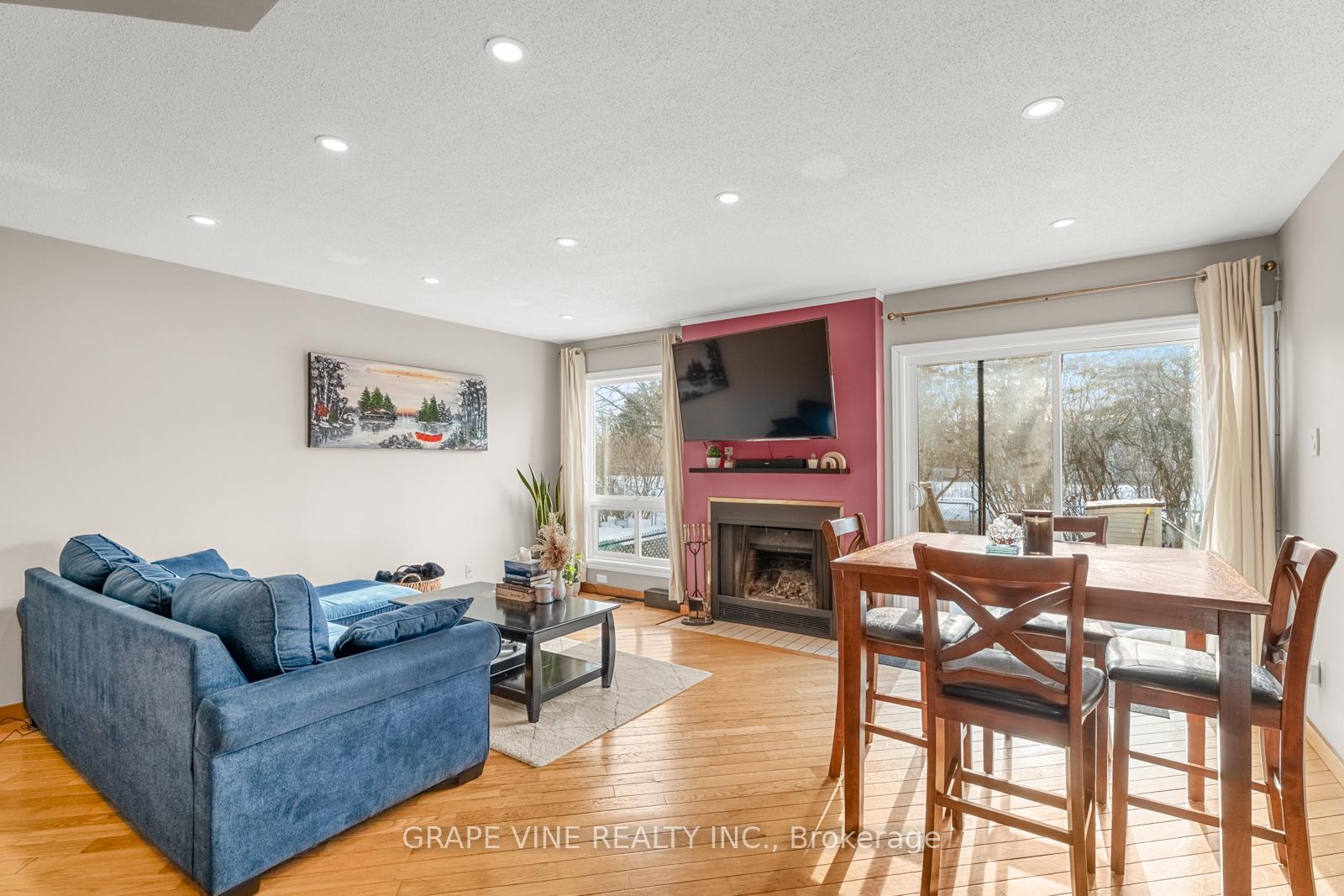 Photo 10 of 132 Pickwick Drive, Ottawa, Barrhaven - Cedargrove/Fraserdale — HOMEH