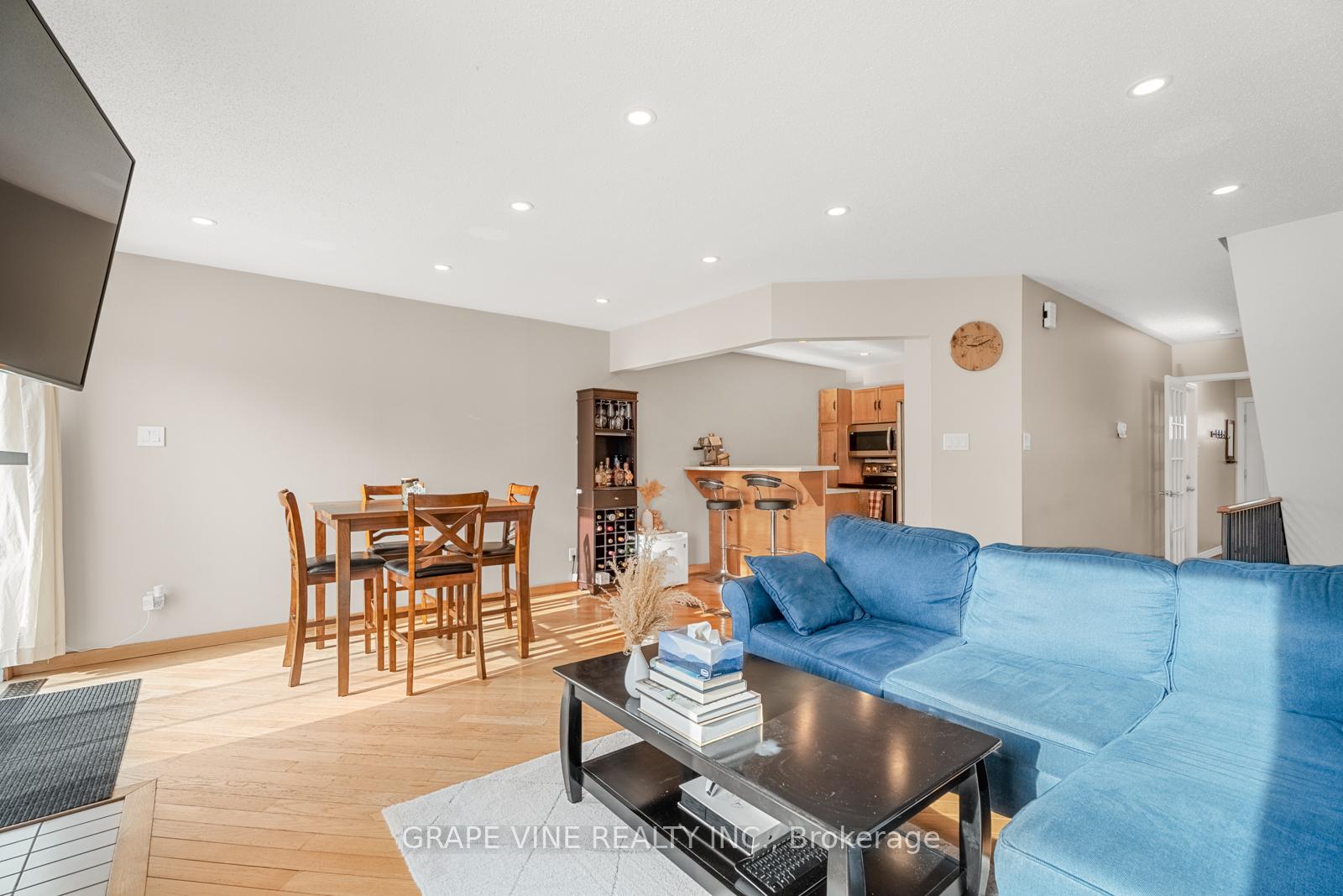 Photo 12 of 132 Pickwick Drive, Ottawa, Barrhaven - Cedargrove/Fraserdale — HOMEH