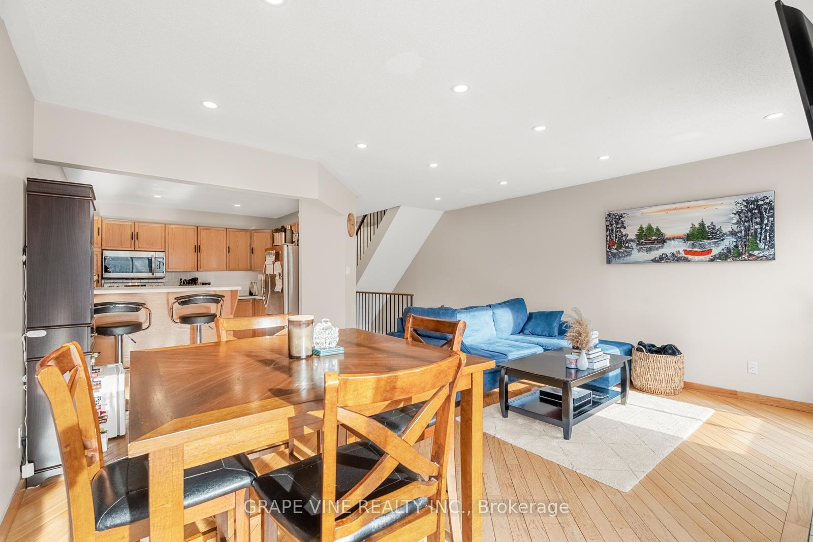 Photo 13 of 132 Pickwick Drive, Ottawa, Barrhaven - Cedargrove/Fraserdale — HOMEH