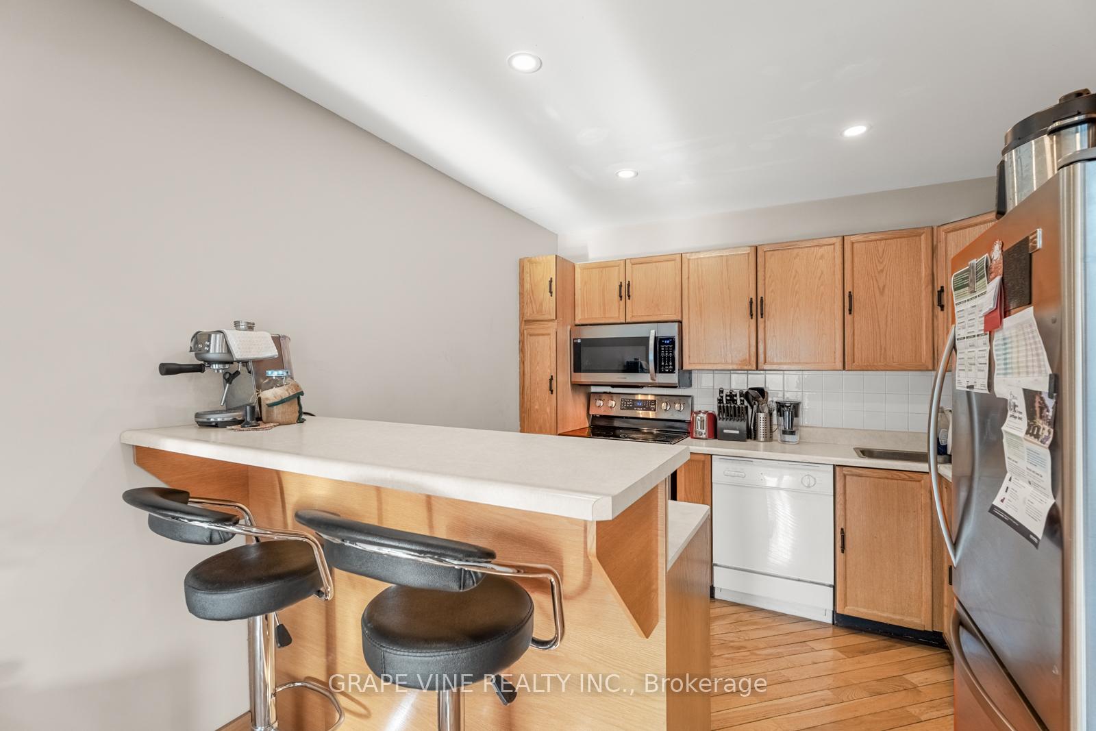 Photo 15 of 132 Pickwick Drive, Ottawa, Barrhaven - Cedargrove/Fraserdale — HOMEH