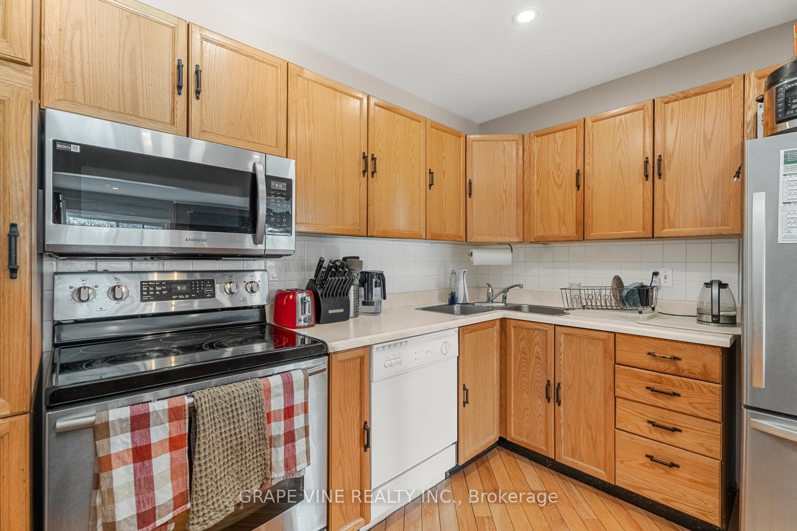 Photo 16 of 132 Pickwick Drive, Ottawa, Barrhaven - Cedargrove/Fraserdale — HOMEH