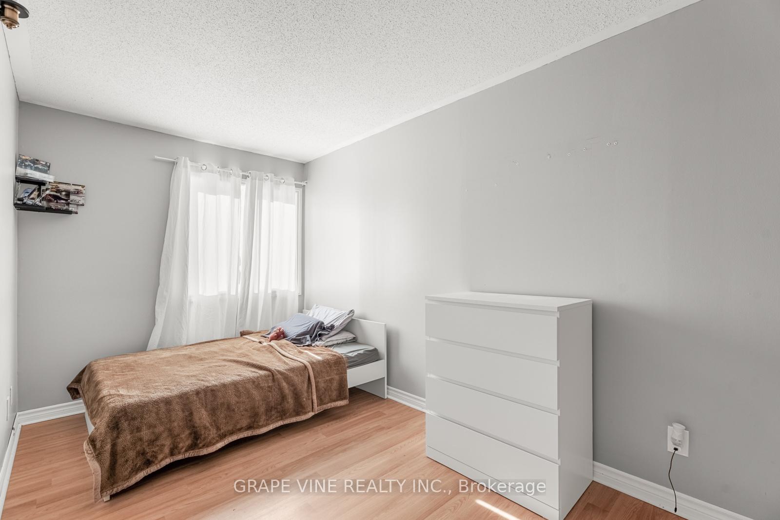 Photo 27 of 132 Pickwick Drive, Ottawa, Barrhaven - Cedargrove/Fraserdale — HOMEH