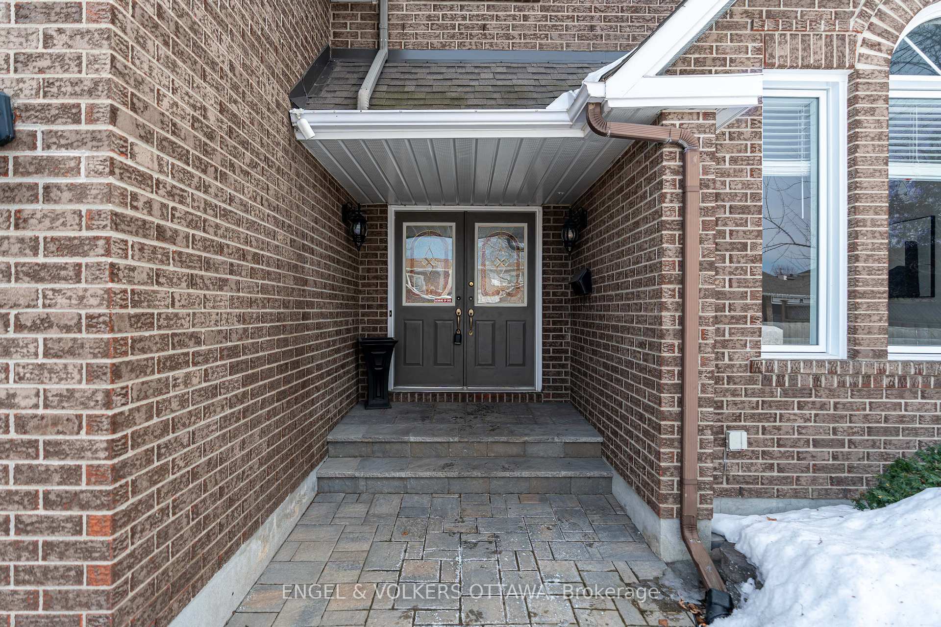 Photo 3 of 44 Chatham Gardens, Ottawa, Barrhaven - Cedargrove/Fraserdale — HOMEH
