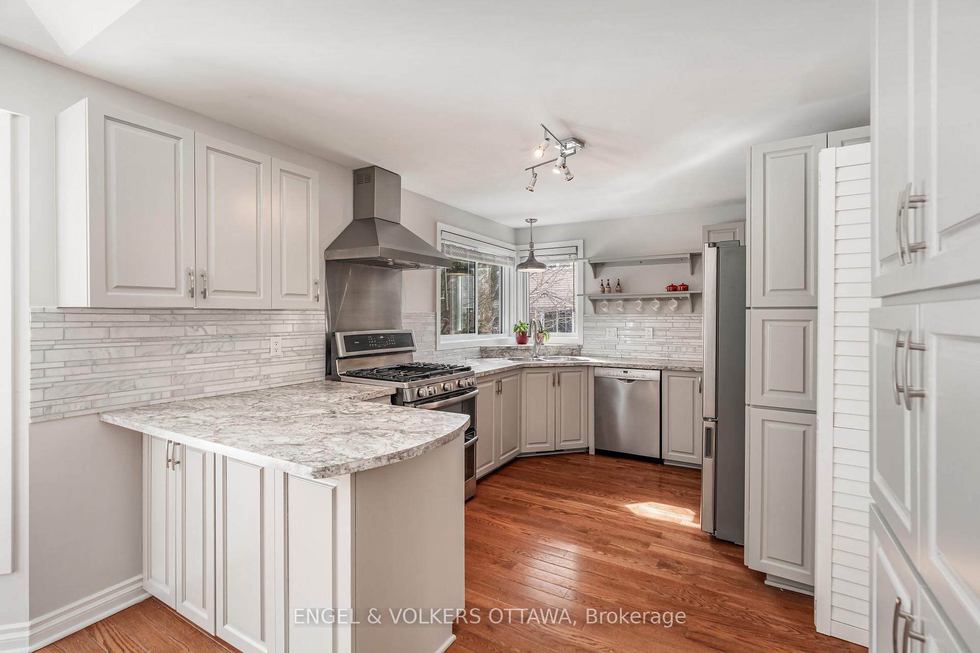 Photo 7 of 44 Chatham Gardens, Ottawa, Barrhaven - Cedargrove/Fraserdale — HOMEH