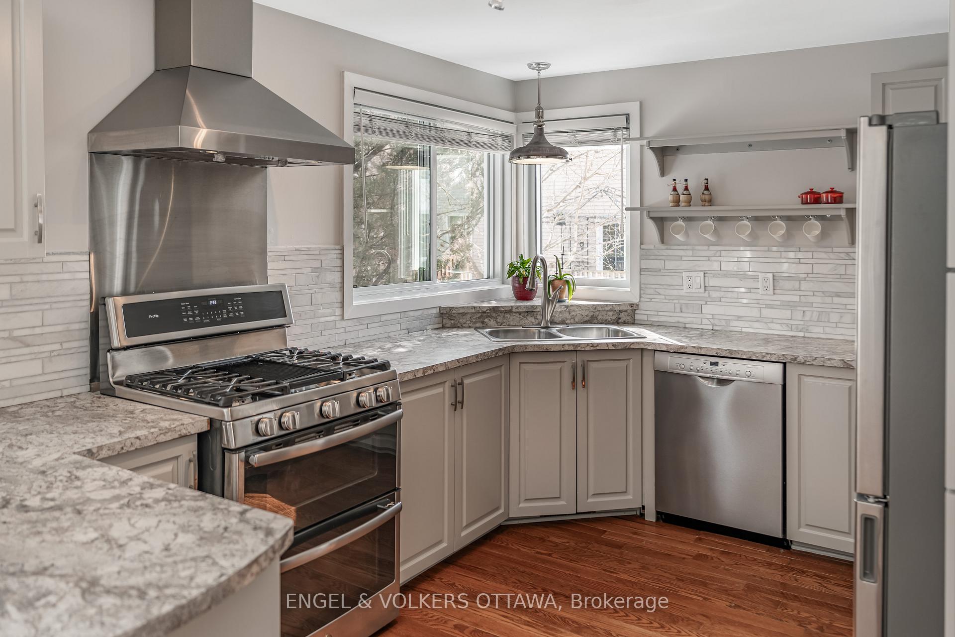Photo 8 of 44 Chatham Gardens, Ottawa, Barrhaven - Cedargrove/Fraserdale — HOMEH
