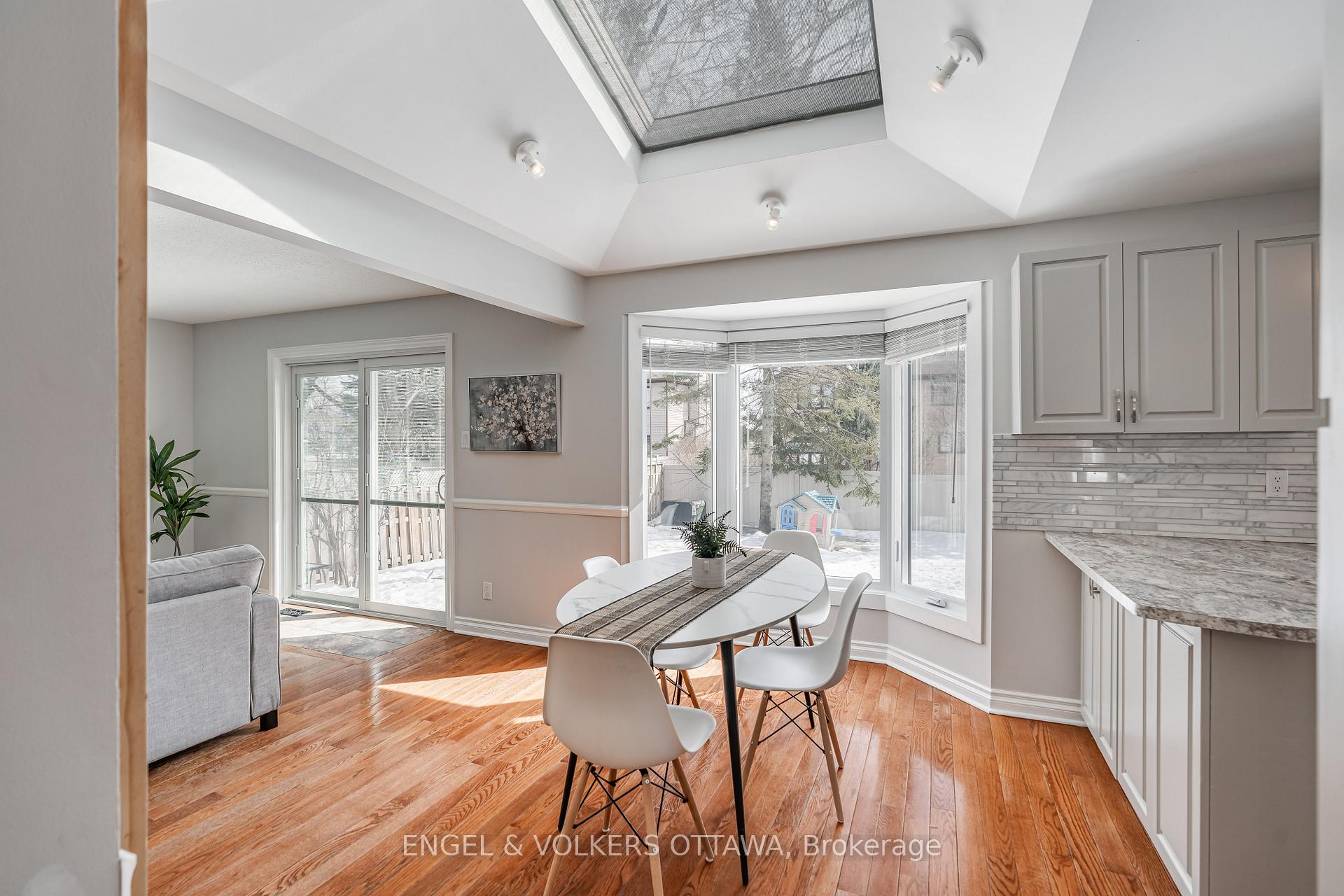 Photo 11 of 44 Chatham Gardens, Ottawa, Barrhaven - Cedargrove/Fraserdale — HOMEH