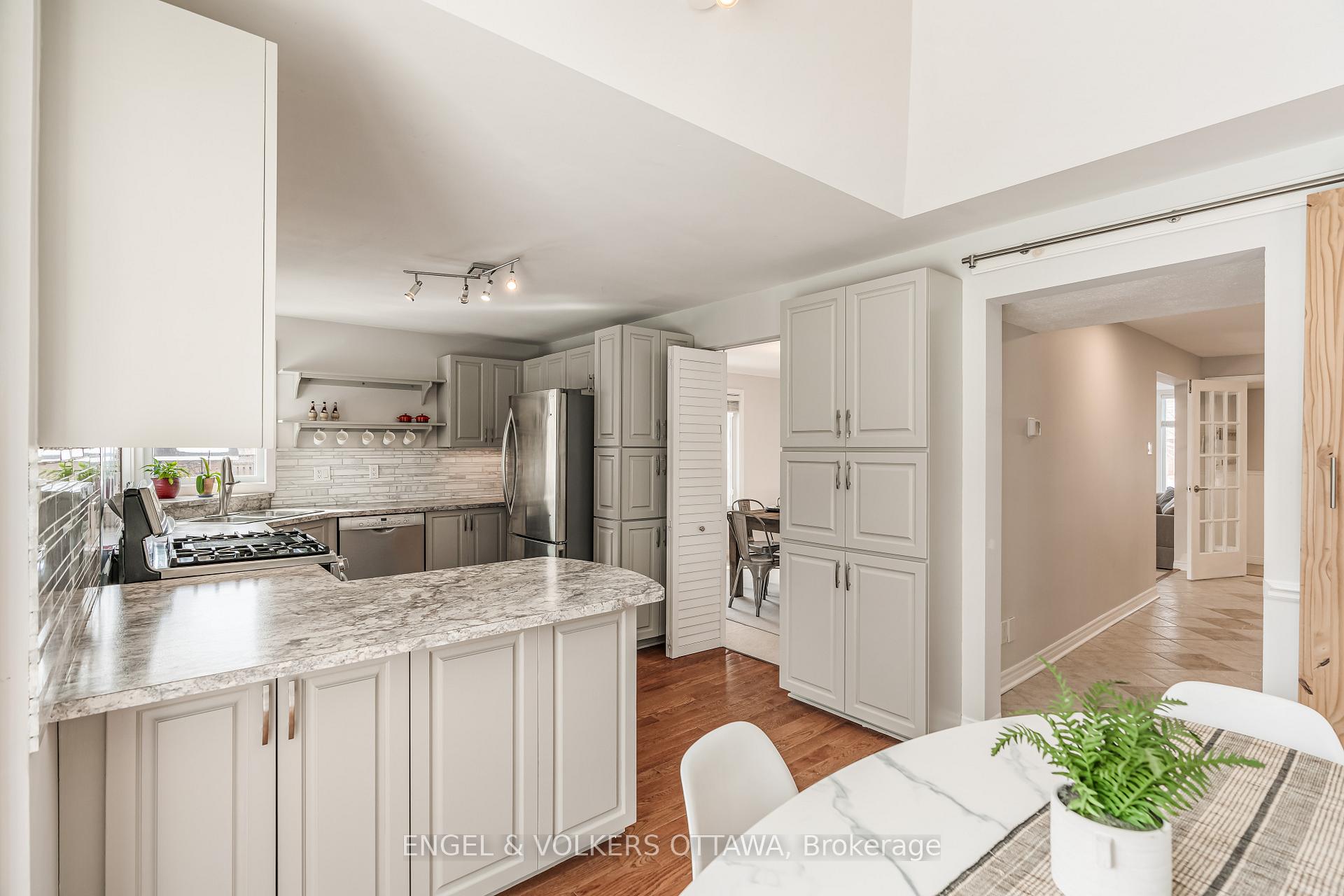 Photo 15 of 44 Chatham Gardens, Ottawa, Barrhaven - Cedargrove/Fraserdale — HOMEH