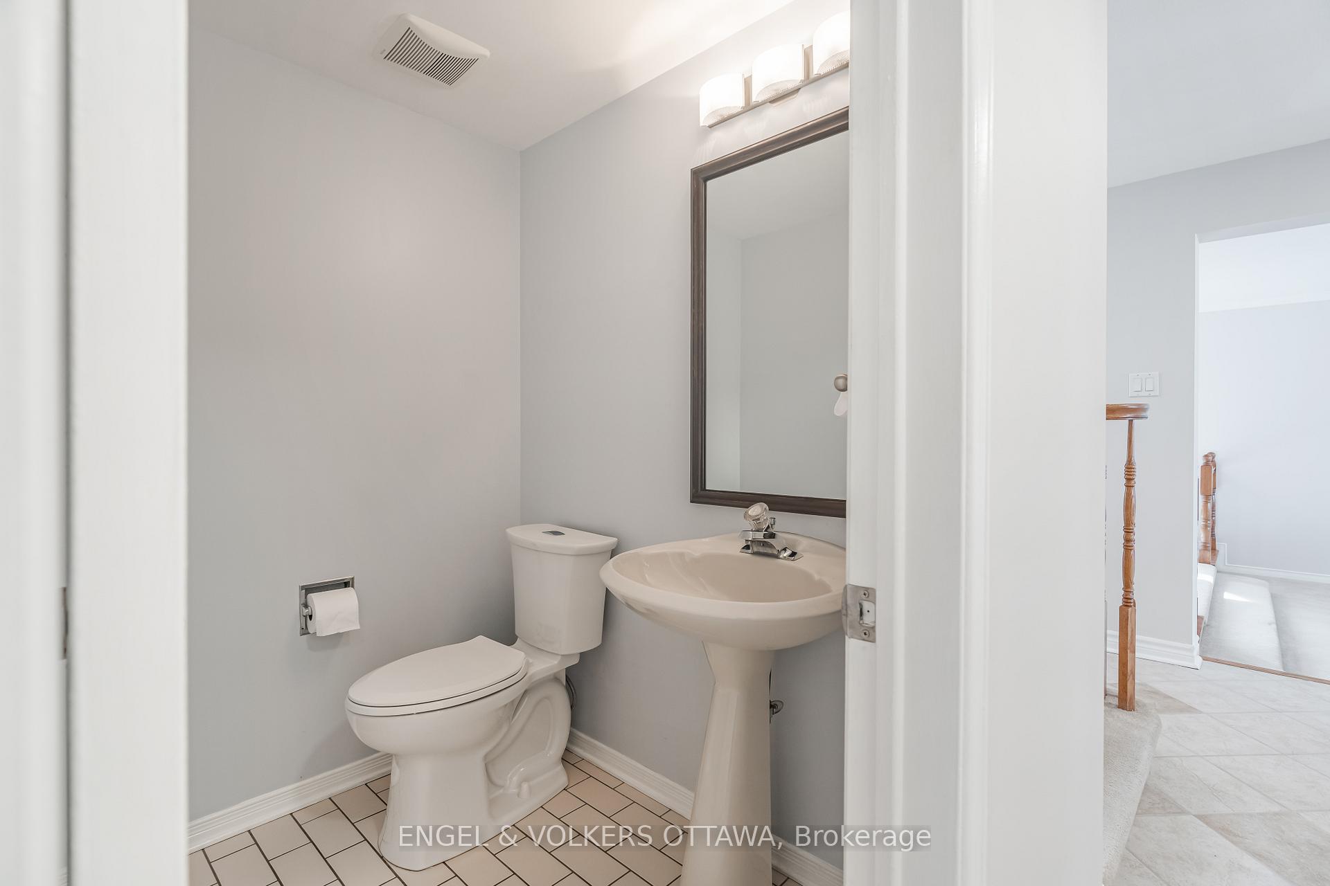 Photo 24 of 44 Chatham Gardens, Ottawa, Barrhaven - Cedargrove/Fraserdale — HOMEH