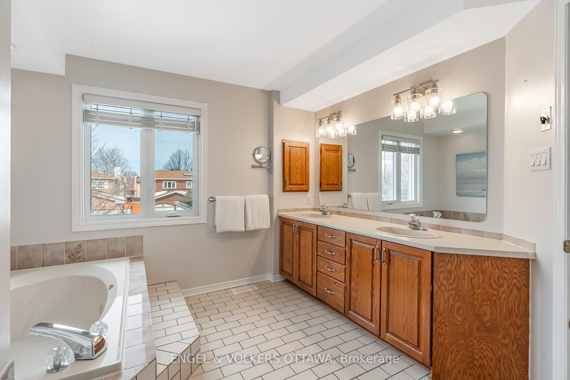 Photo 30 of 44 Chatham Gardens, Ottawa, Barrhaven - Cedargrove/Fraserdale — HOMEH