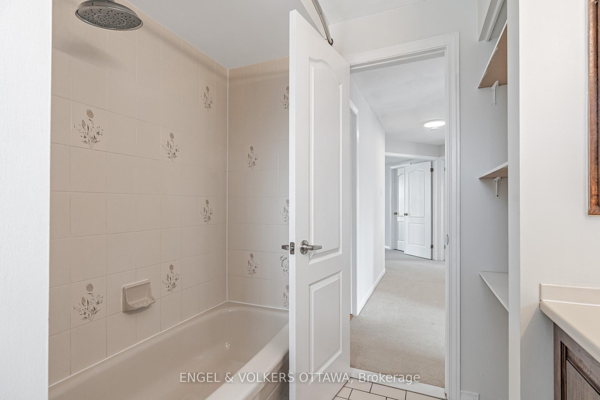 Photo 40 of 44 Chatham Gardens, Ottawa, Barrhaven - Cedargrove/Fraserdale — HOMEH