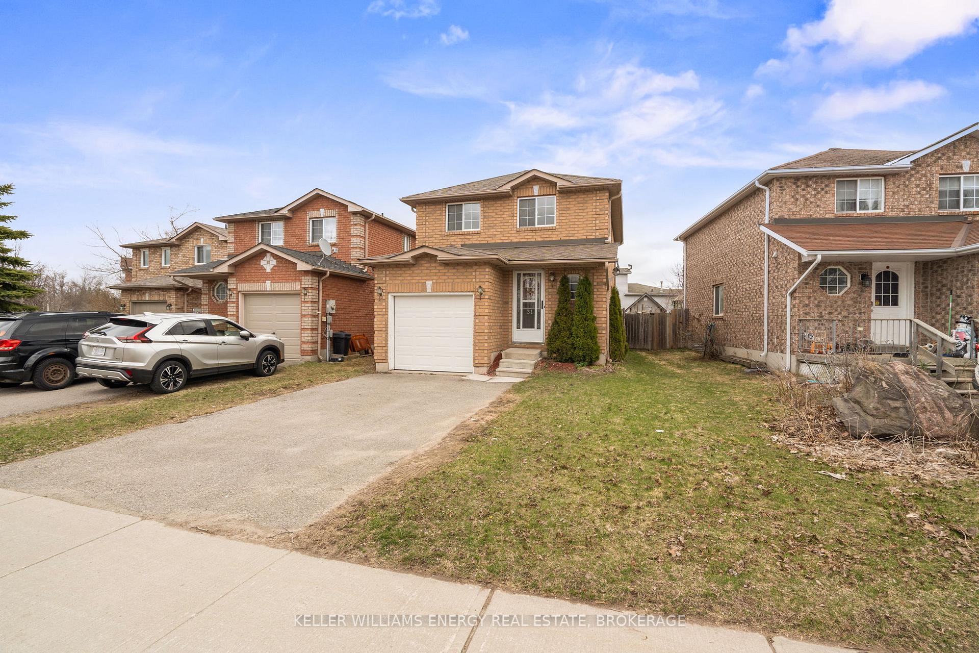 Photo 2 of 31 Downing Crescent, Barrie, Holly — HOMEH