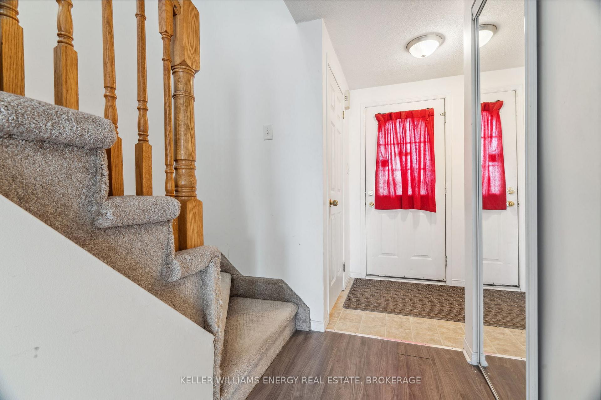 Photo 3 of 31 Downing Crescent, Barrie, Holly — HOMEH