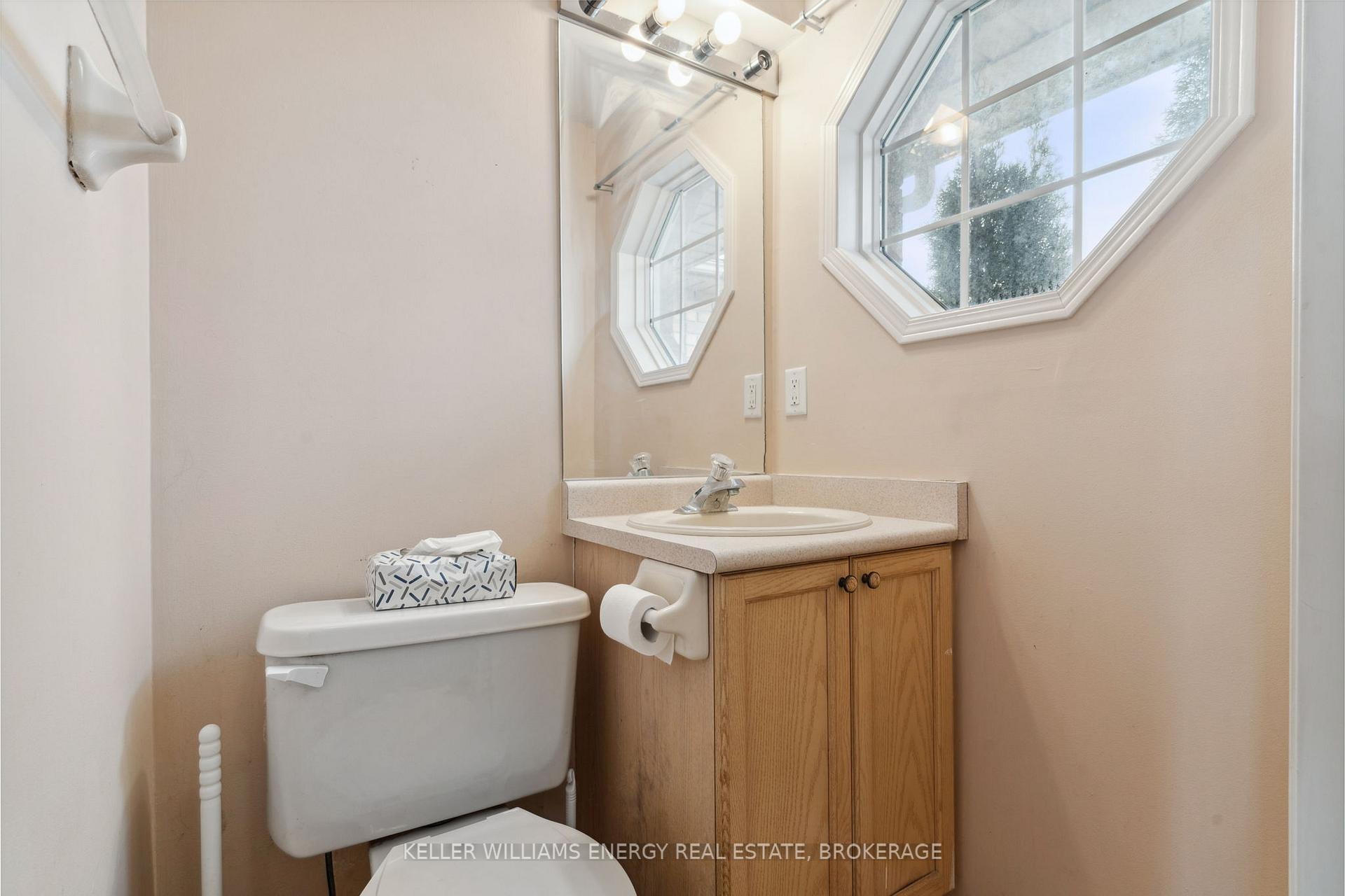 Photo 4 of 31 Downing Crescent, Barrie, Holly — HOMEH