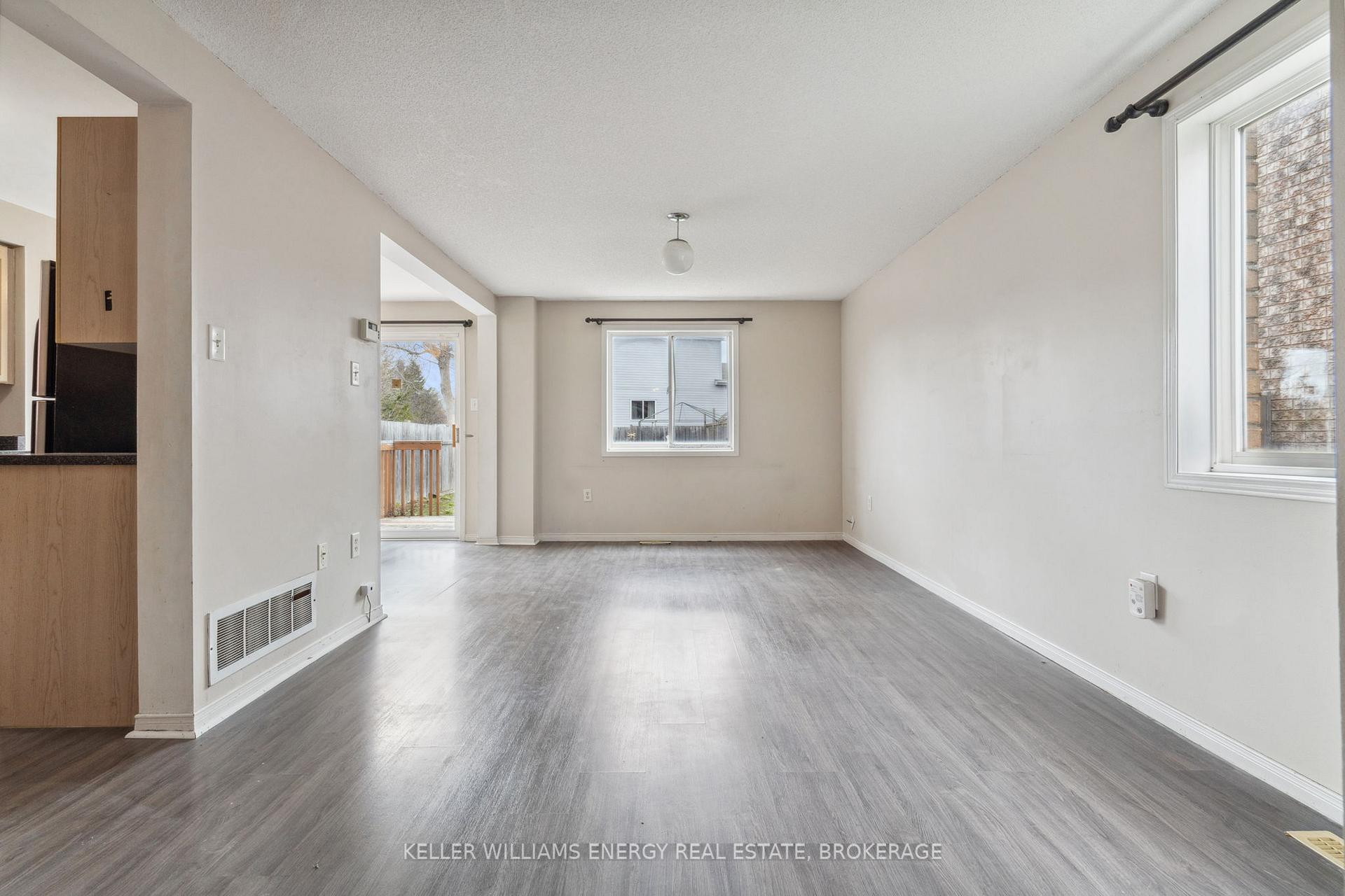 Photo 5 of 31 Downing Crescent, Barrie, Holly — HOMEH